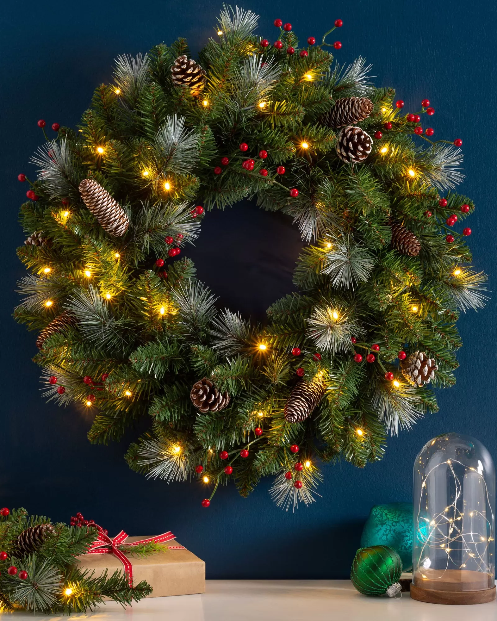 WeRChristmas Decorated Wreaths | Pre Lit Wreaths^Pre-Lit Frosted Wreath, Pinecones & Berries, 60 Cm