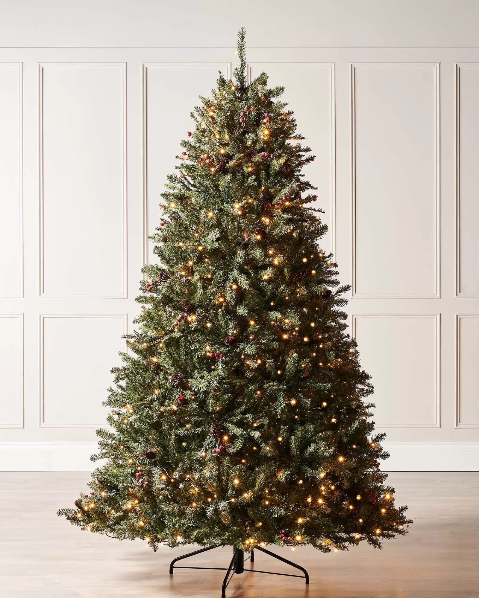 WeRChristmas Snow Flocked Christmas Trees | Pre Lit Christmas Trees^Pre-Lit Full Bodied Decorated Snow Flocked Christmas Tree, 7 Ft