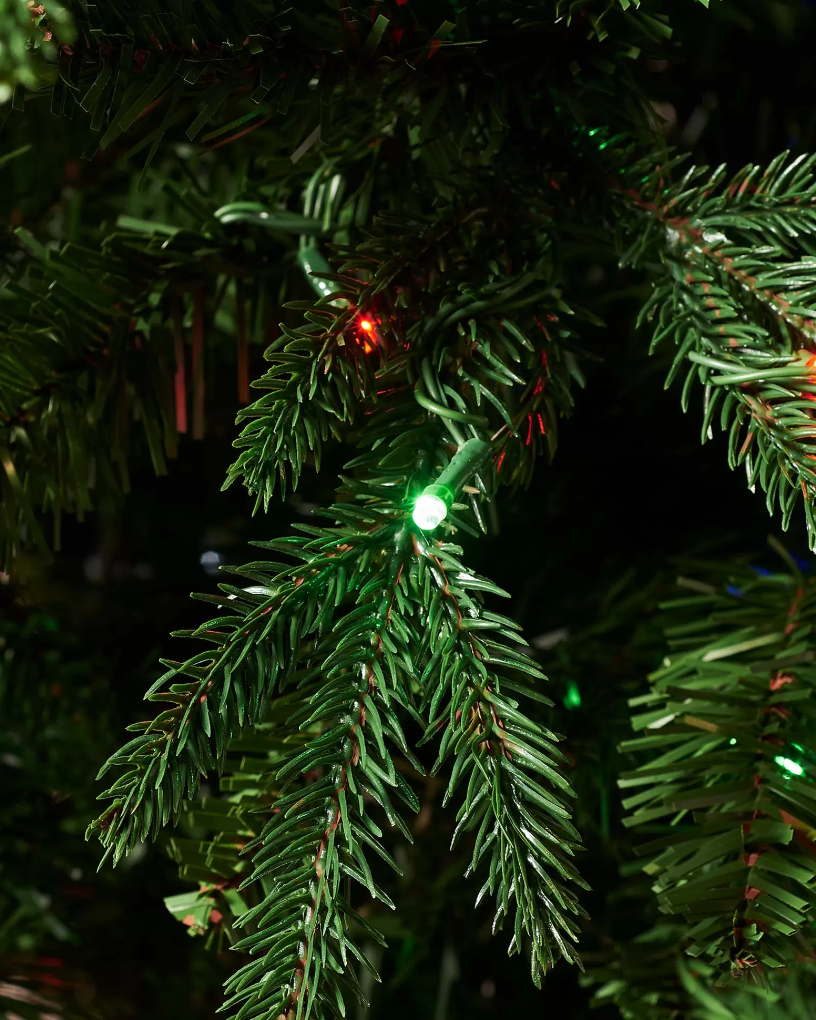 WeRChristmas Premium Christmas Trees | Pre Lit Christmas Trees^Pre-lit Grand Alaskan Fir Christmas Tree, Dual Multi Colour, 9 Ft