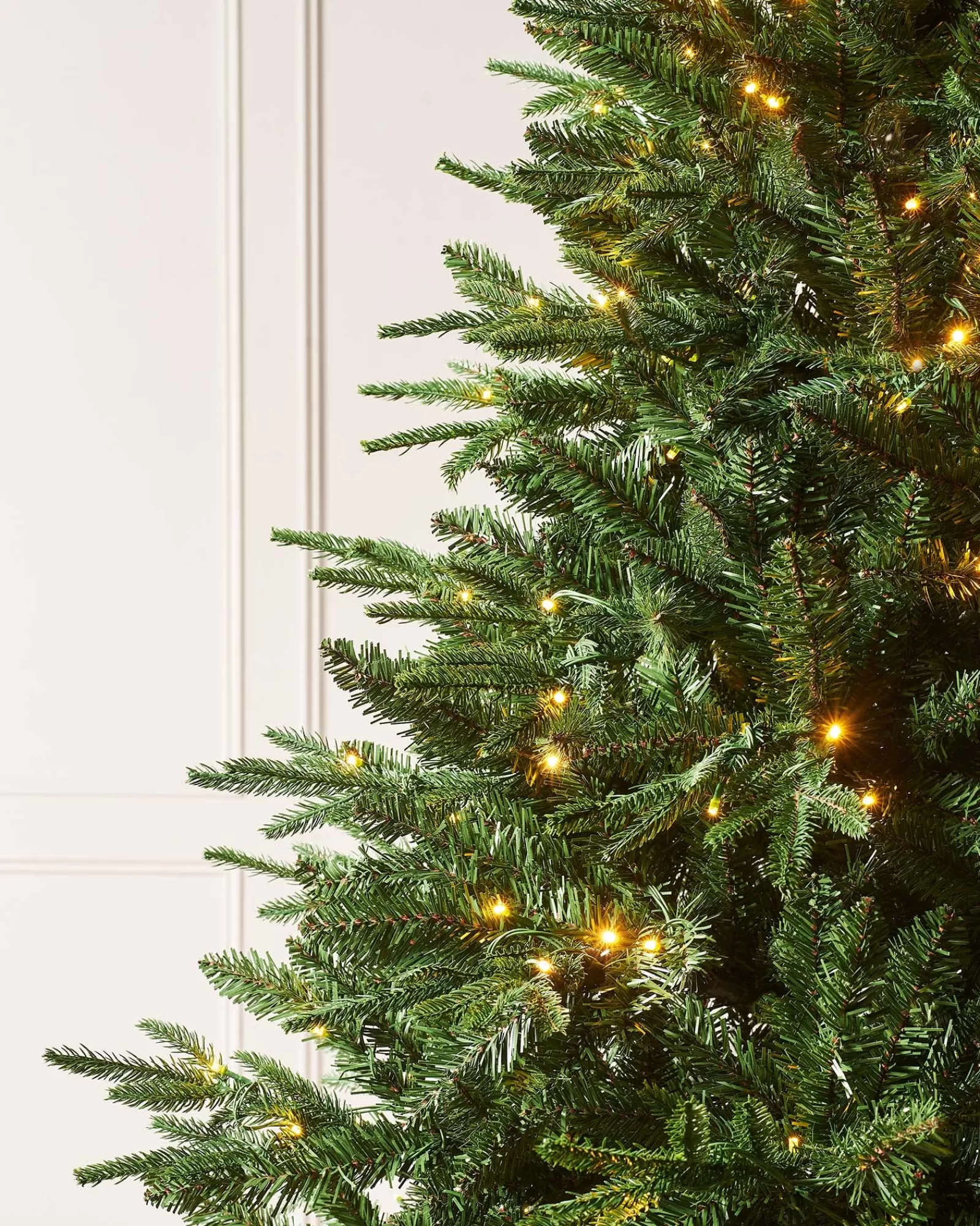 WeRChristmas Premium Christmas Trees | Pre Lit Christmas Trees^Pre-lit Grand Alaskan Fir Christmas Tree, Dual Multi Colour, 9 Ft