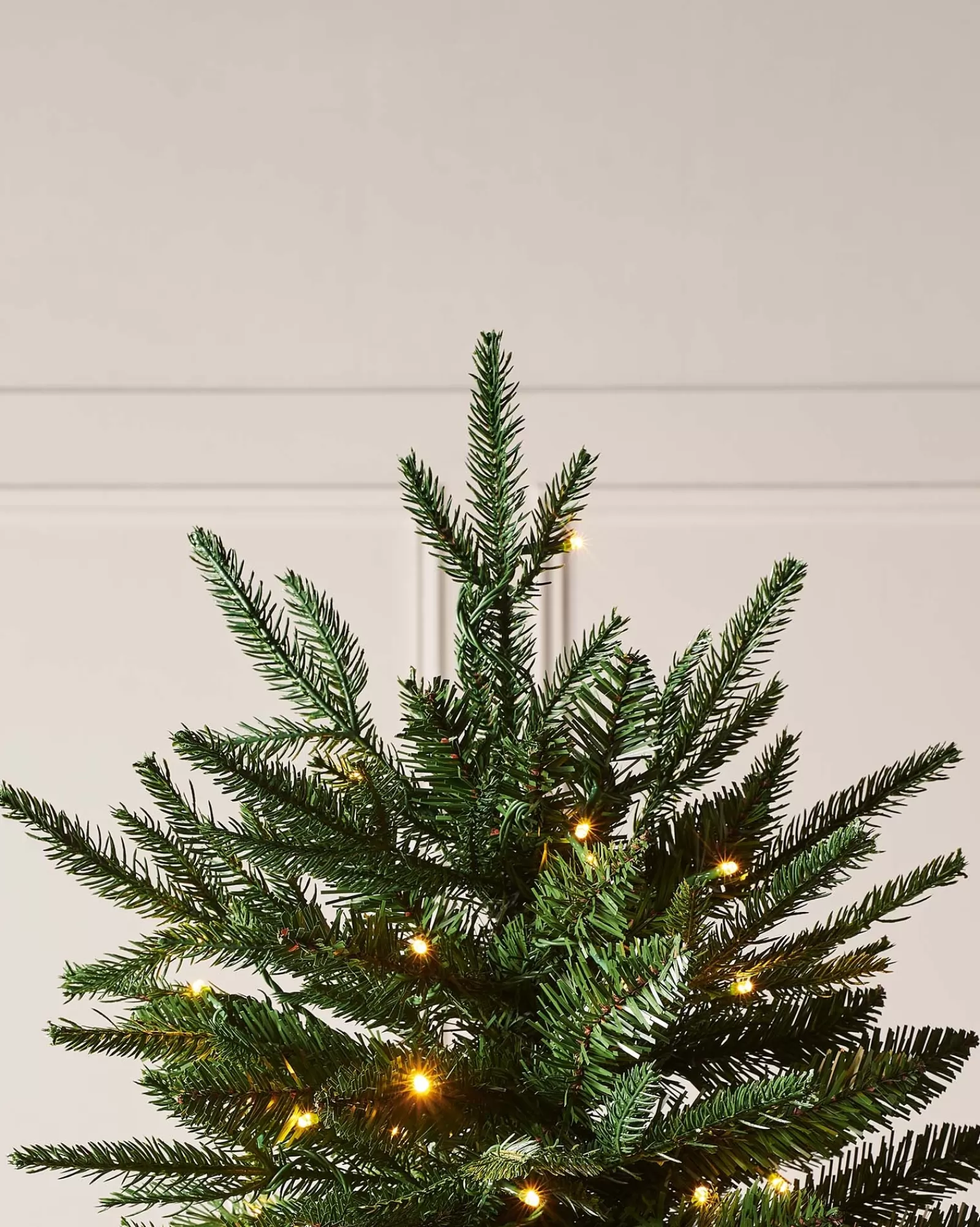 WeRChristmas Premium Christmas Trees | Pre Lit Christmas Trees^Pre-lit Grand Alaskan Fir Christmas Tree, Dual Multi Colour, 9 Ft