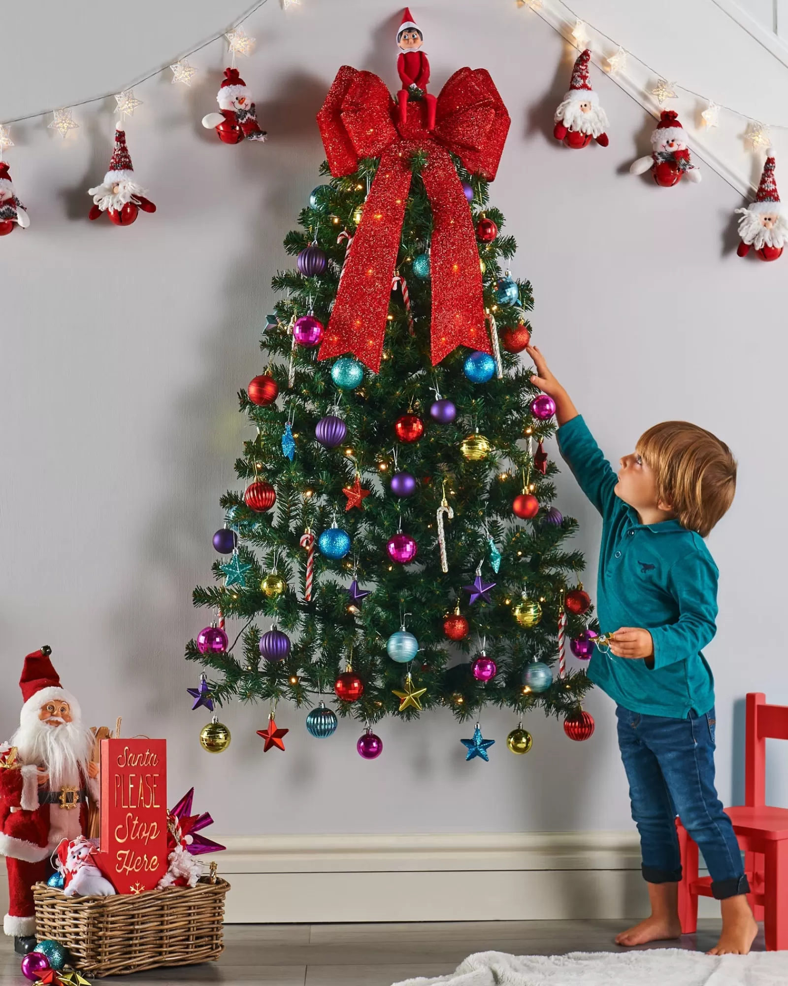 WeRChristmas Budget Christmas Trees | Pre Lit Christmas Trees^Pre-Lit Green Wall Mounted Christmas Tree, 3 Ft