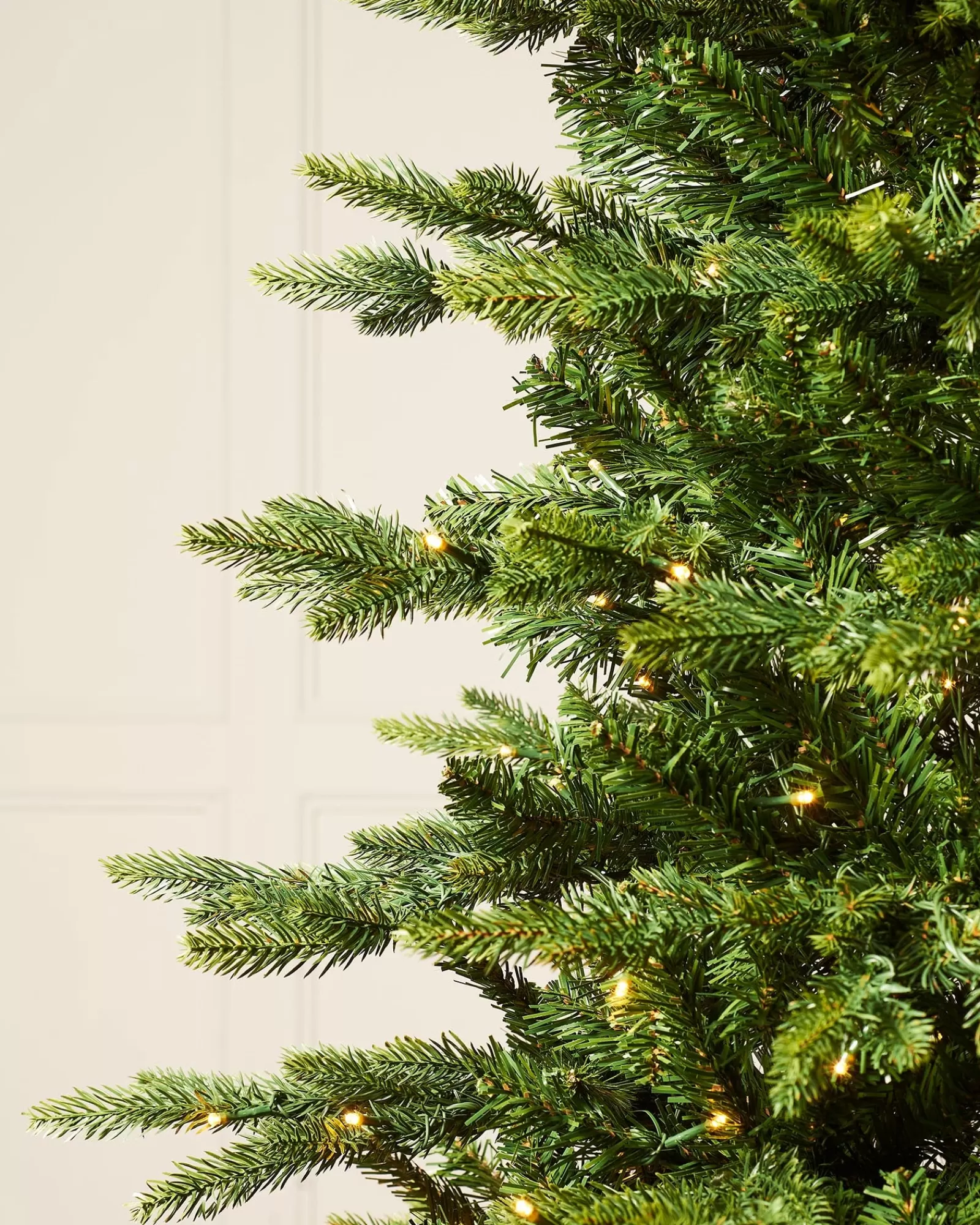 WeRChristmas Premium Christmas Trees | Pre Lit Christmas Trees^Pre-Lit Himalayan Fir Christmas Tree, 6 Ft