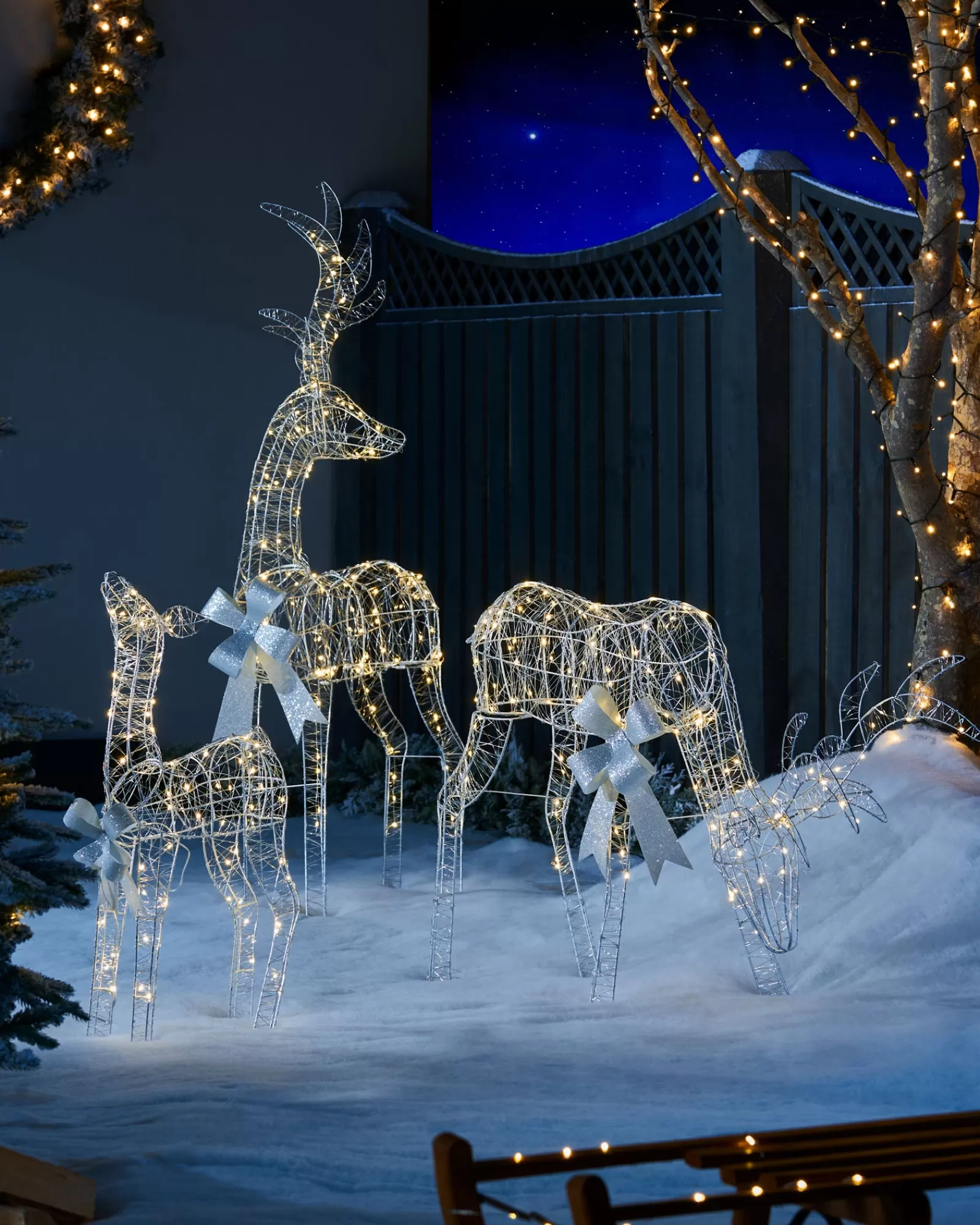 WeRChristmas Outdoor Lighted Reindeer^Pre-Lit Micro LED Reindeer Family Silhouette, 135 Cm