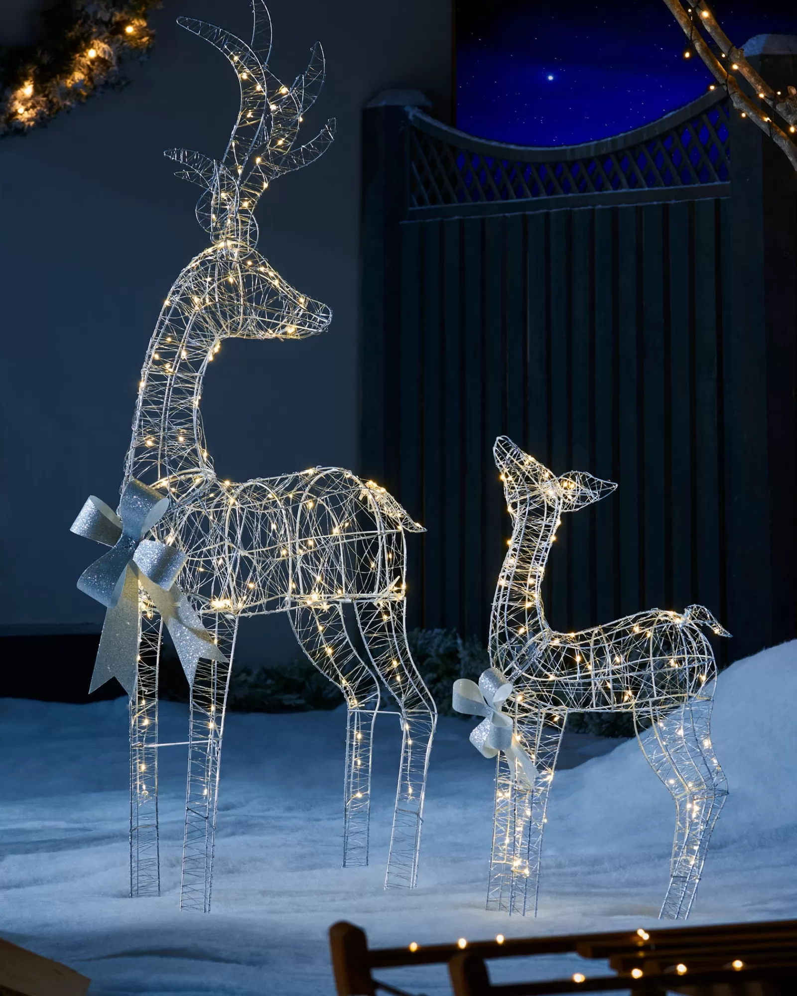 WeRChristmas Outdoor Lighted Reindeer^Pre-Lit Micro LED Reindeer Family Silhouette, 135 Cm