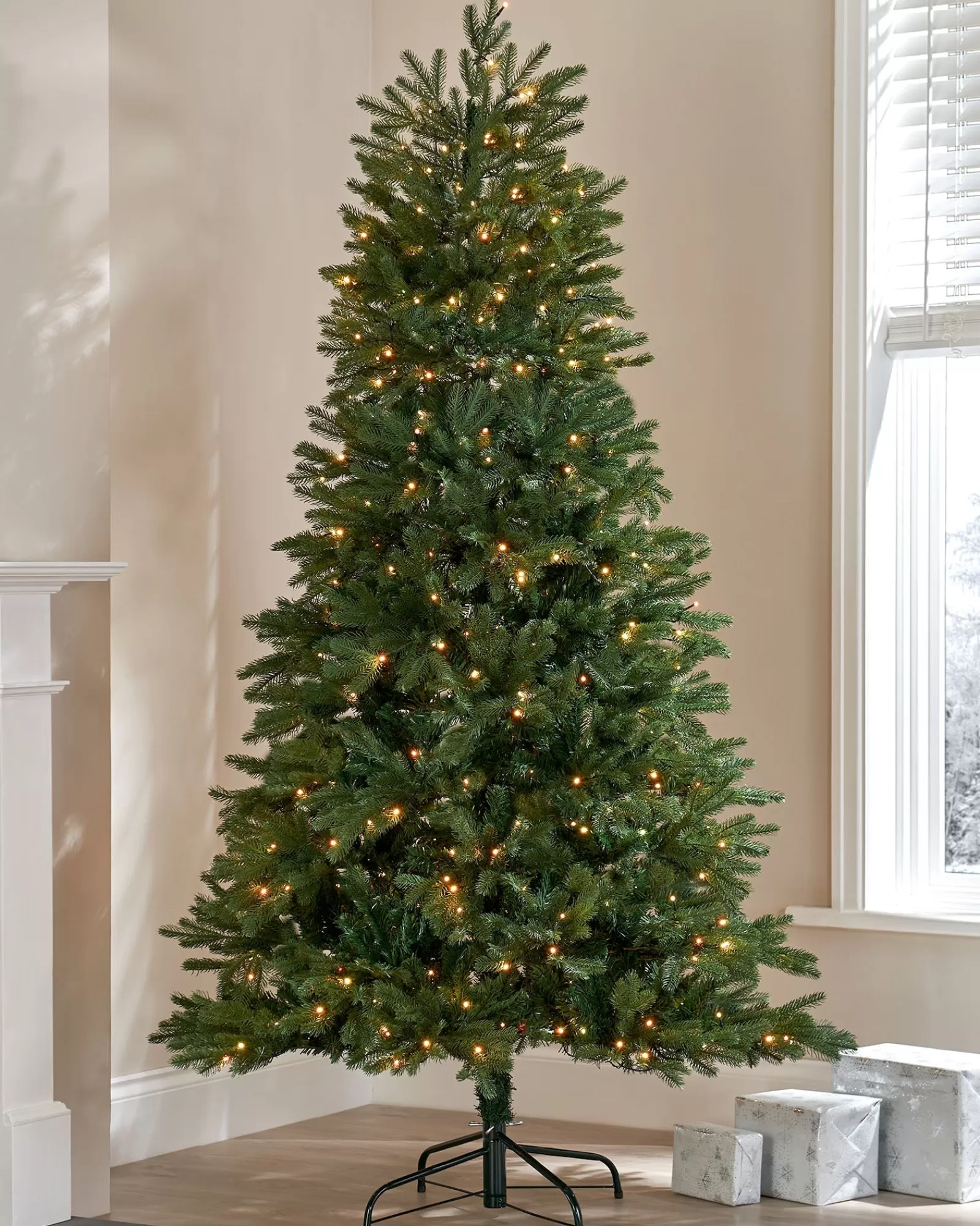 WeRChristmas Pre Lit Christmas Trees^Pre-Lit Mixed Pine Christmas Tree With Remote Control Lights, 7 Ft