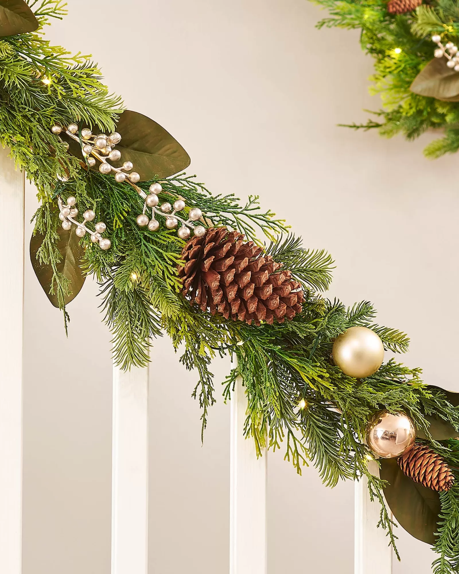 WeRChristmas Decorated Garlands | Pre Lit Garlands^Pre-Lit Mixed Tip Garland, Pinecones & Berries, 9 Ft