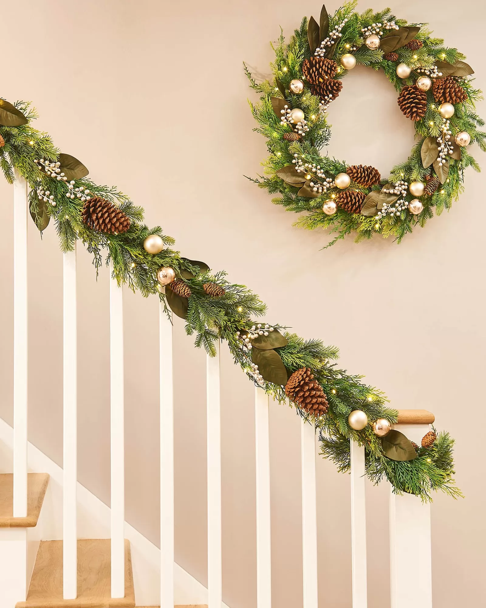 WeRChristmas Decorated Garlands | Pre Lit Garlands^Pre-Lit Mixed Tip Garland, Pinecones & Berries, 9 Ft