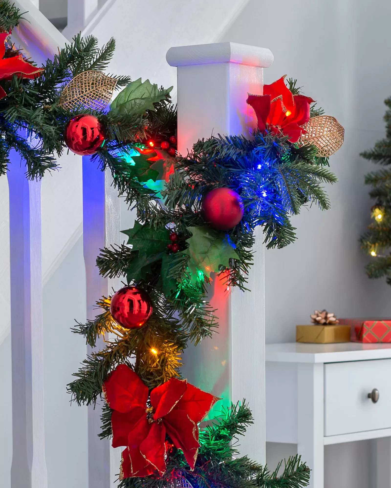 WeRChristmas Decorated Garlands | Pre Lit Garlands^Pre-Lit Multi-Coloured Decorated Garland, Red/Gold, 9 Ft