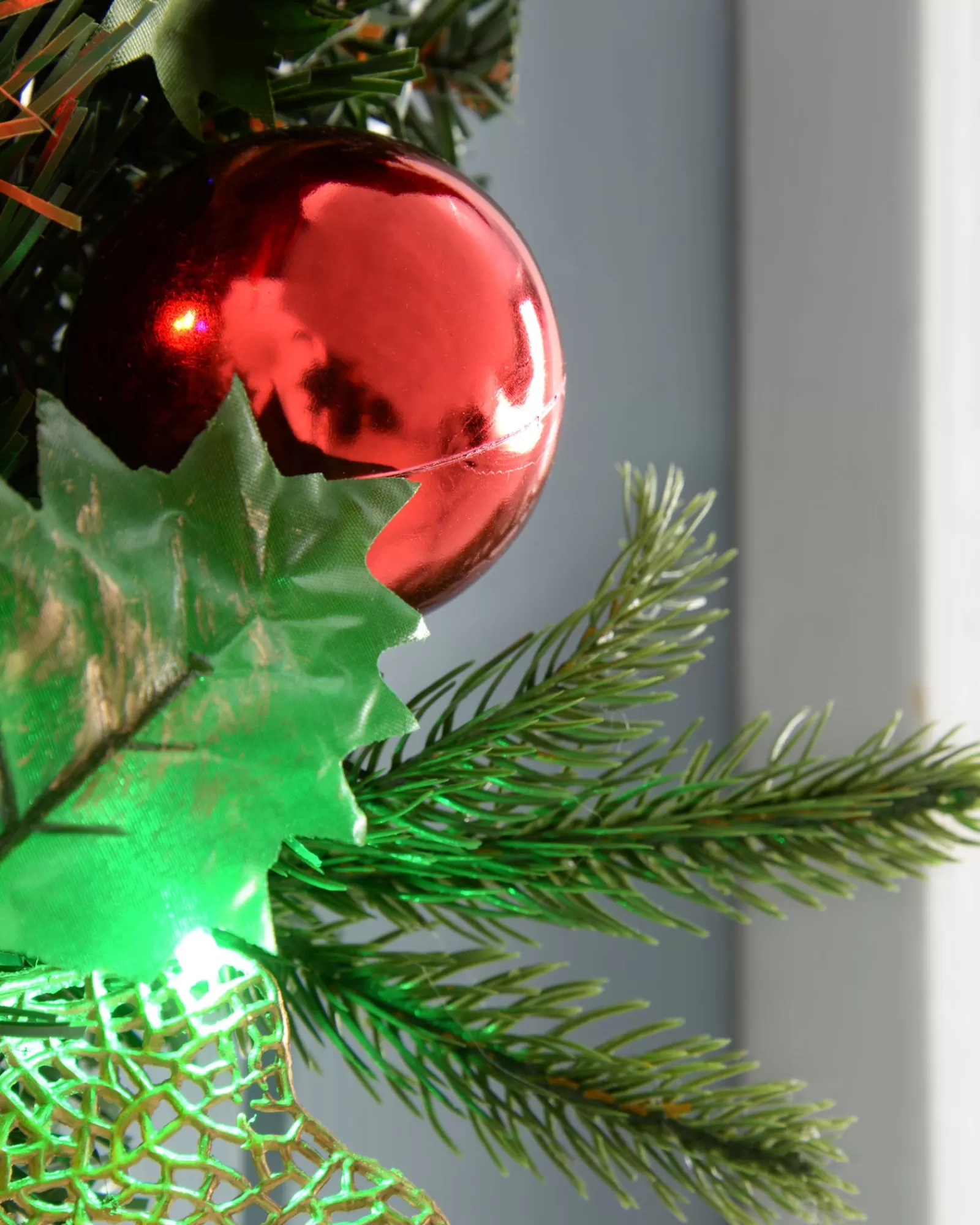 WeRChristmas Decorated Wreaths | Pre Lit Wreaths^Pre-Lit Multi-Coloured Decorated Wreath, Red/Gold, 60 Cm