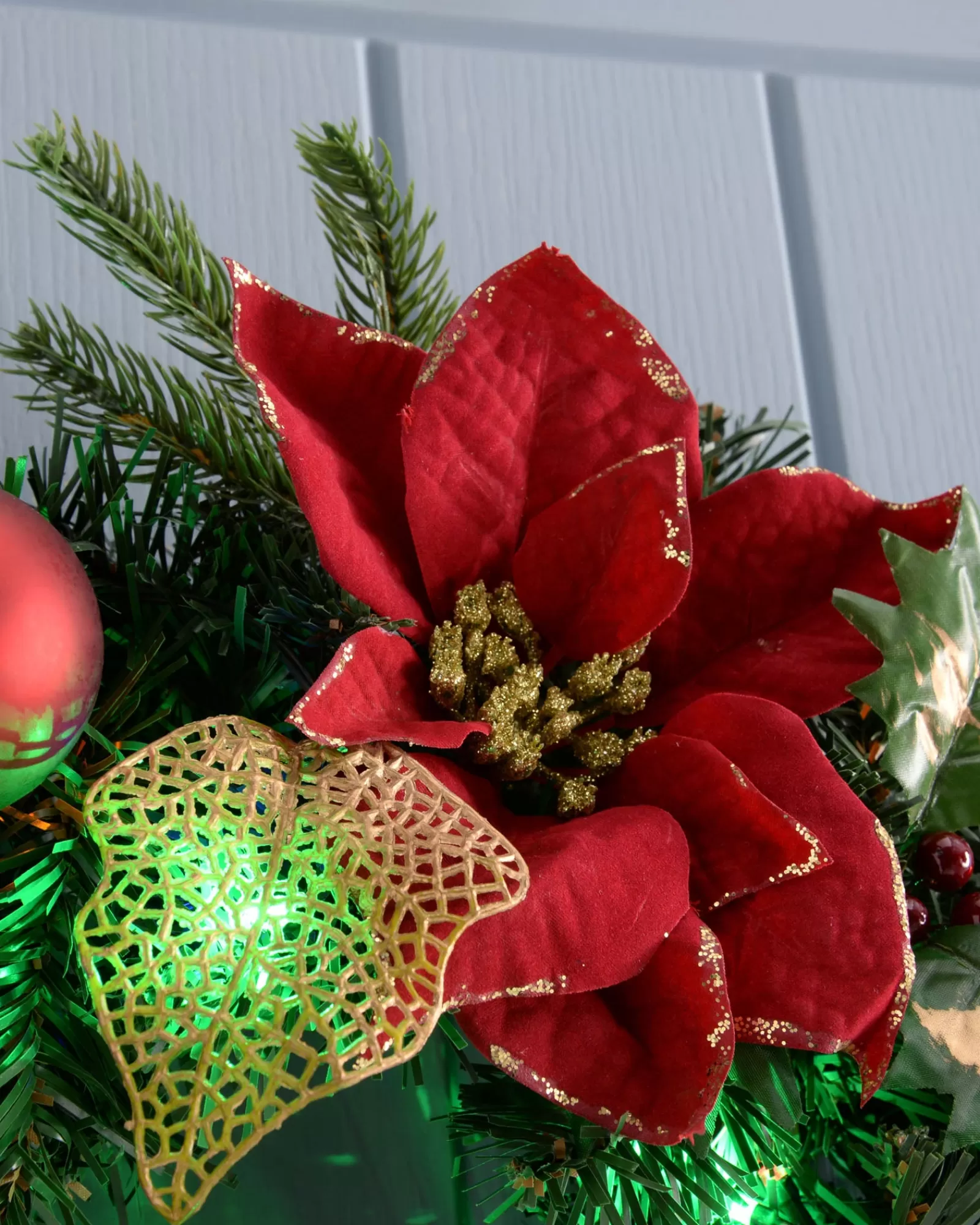 WeRChristmas Decorated Wreaths | Pre Lit Wreaths^Pre-Lit Multi-Coloured Decorated Wreath, Red/Gold, 60 Cm