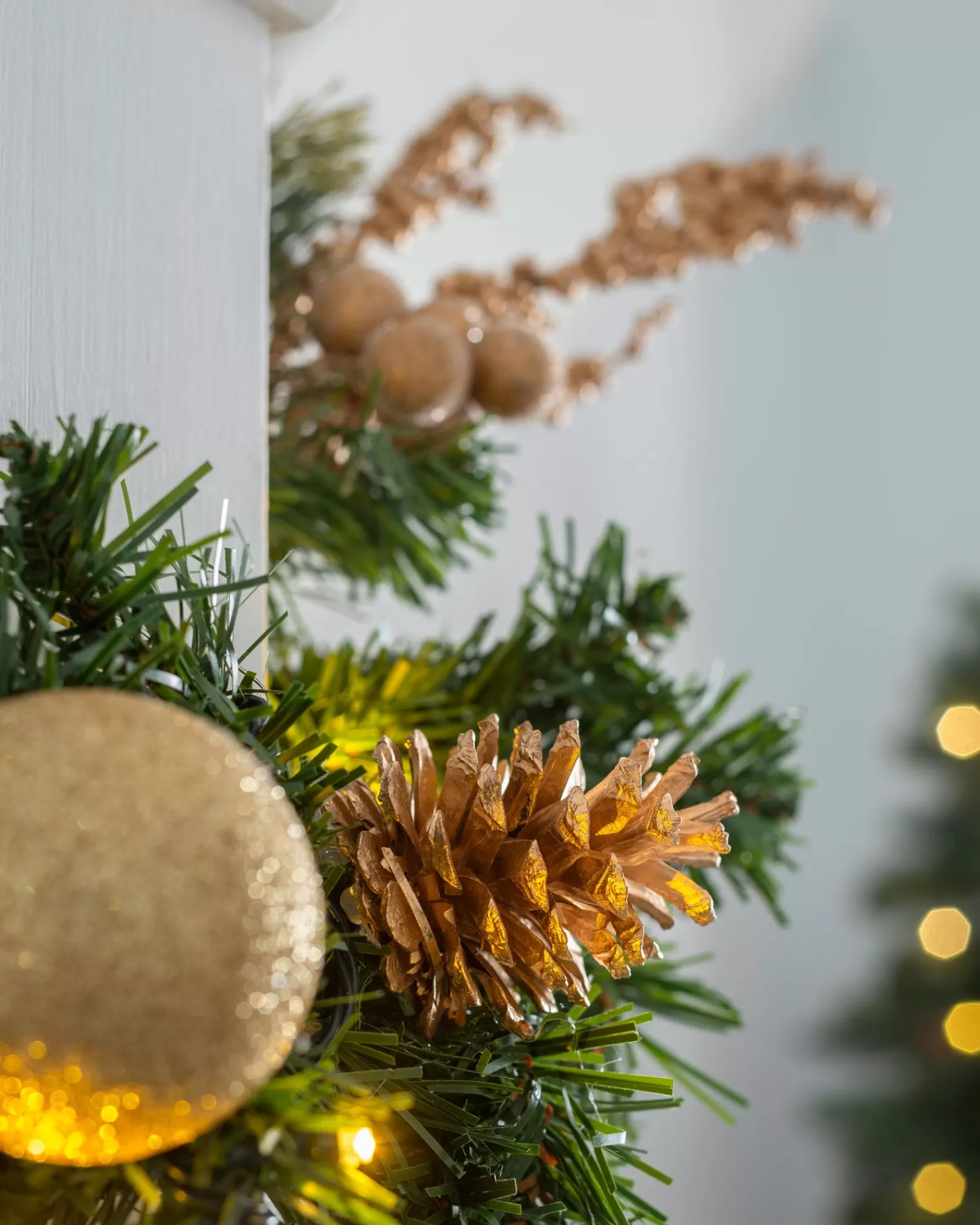 WeRChristmas Decorated Garlands | Pre Lit Garlands^Pre-Lit Multi-Function Decorated Garland, Cream/Gold, 9 Ft