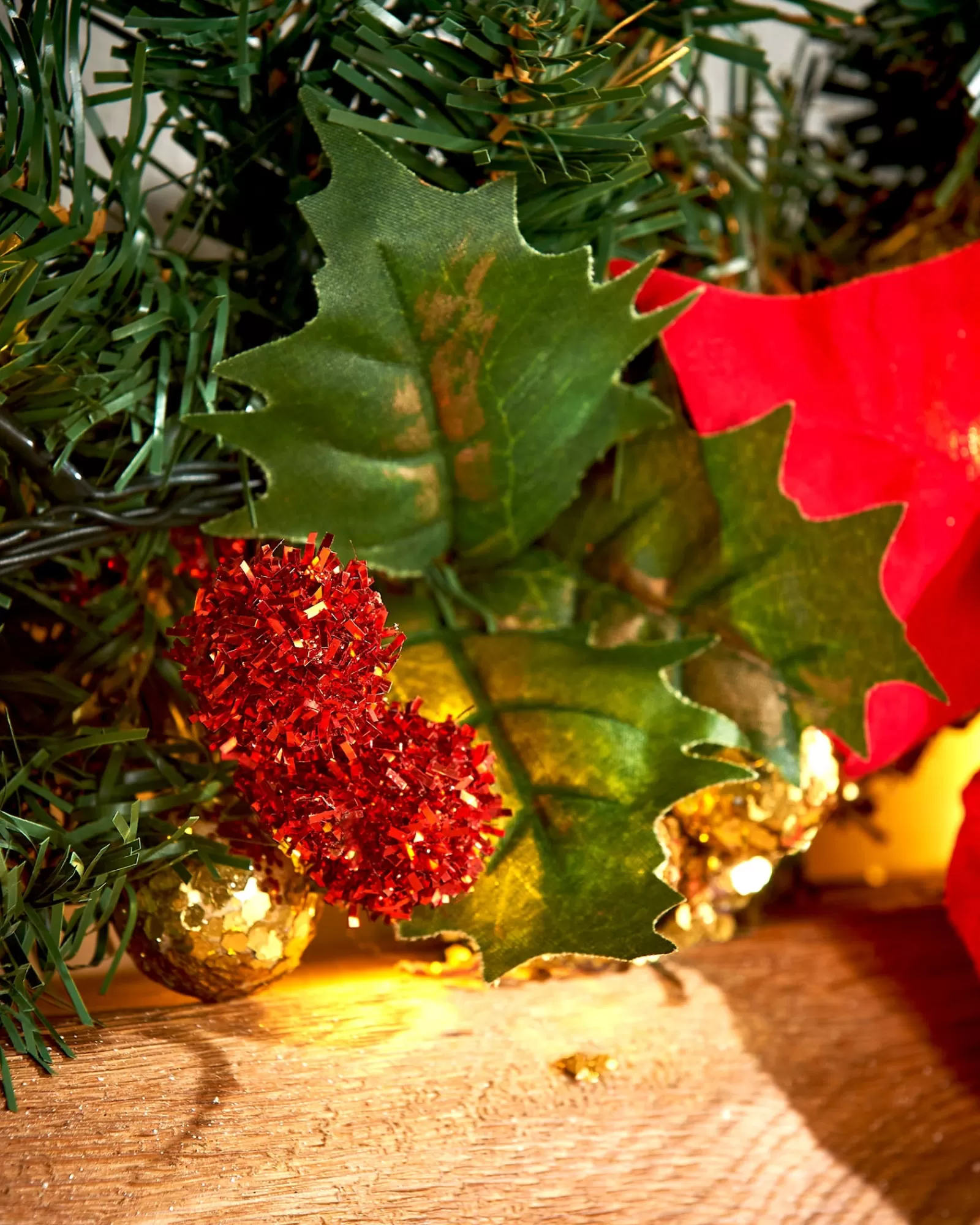 WeRChristmas Decorated Garlands | Pre Lit Garlands^Pre-Lit Multi-Function Decorated Garland, Red/Gold, 9 Ft