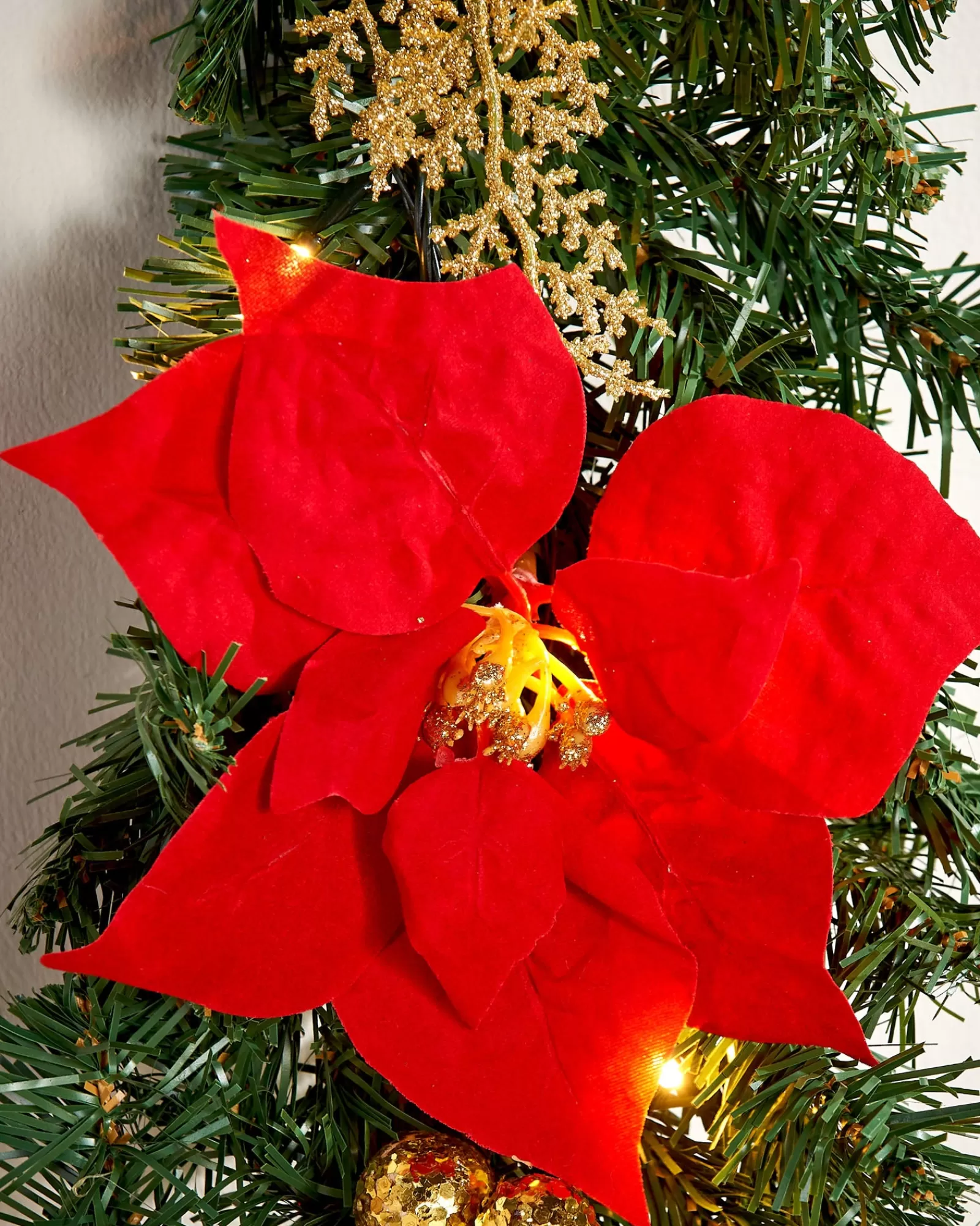 WeRChristmas Decorated Garlands | Pre Lit Garlands^Pre-Lit Multi-Function Decorated Garland, Red/Gold, 9 Ft
