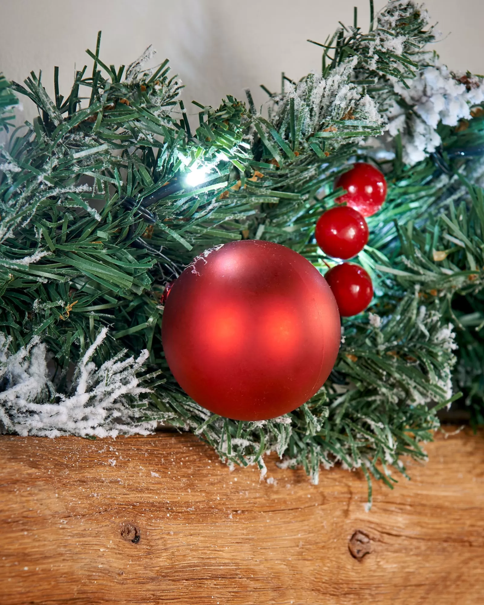 WeRChristmas Snow Flocked Garlands | Decorated Garlands^Pre-Lit Multi-Function Frosted Decorated Garland, 9 Ft