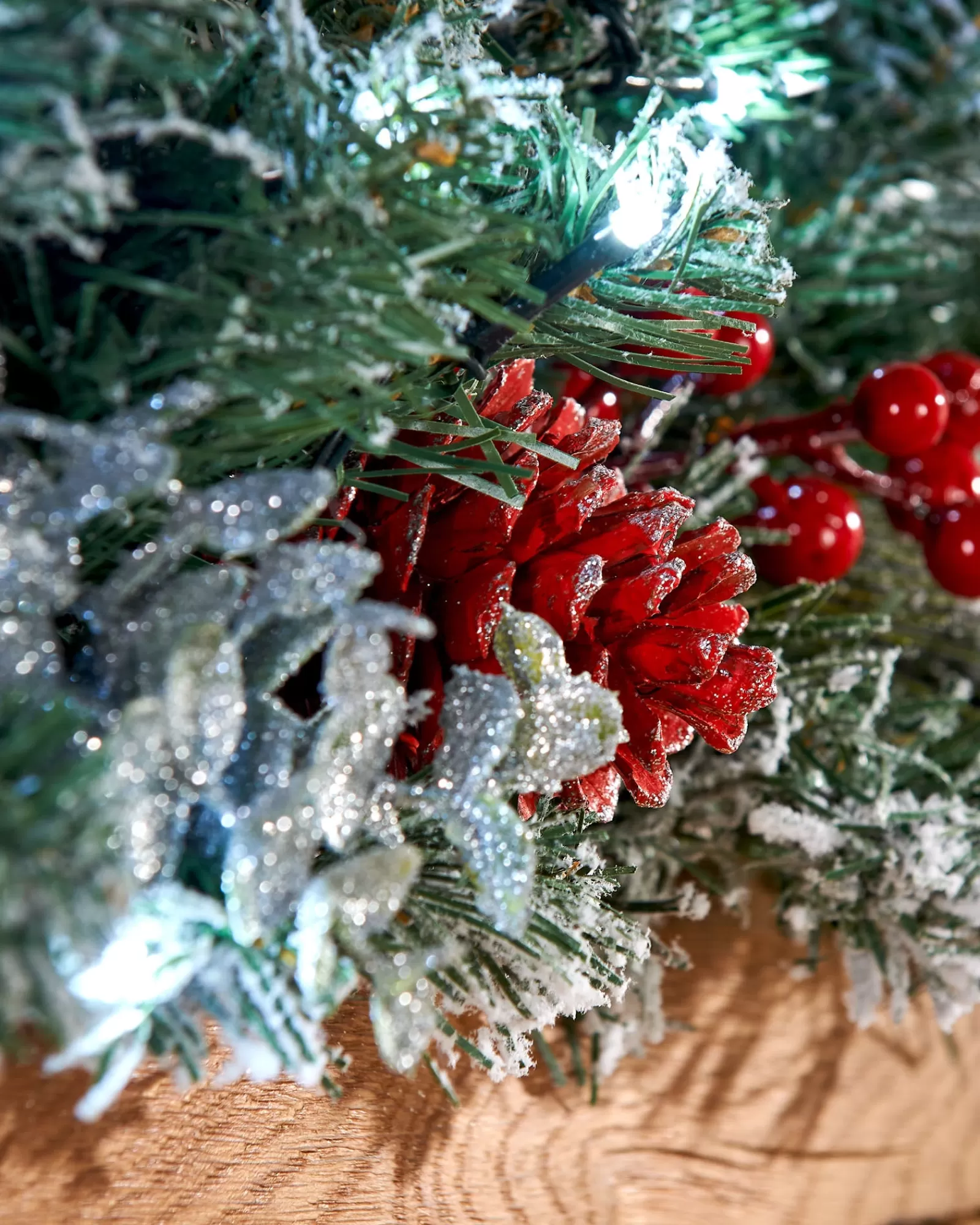 WeRChristmas Snow Flocked Garlands | Decorated Garlands^Pre-Lit Multi-Function Frosted Decorated Garland, 9 Ft
