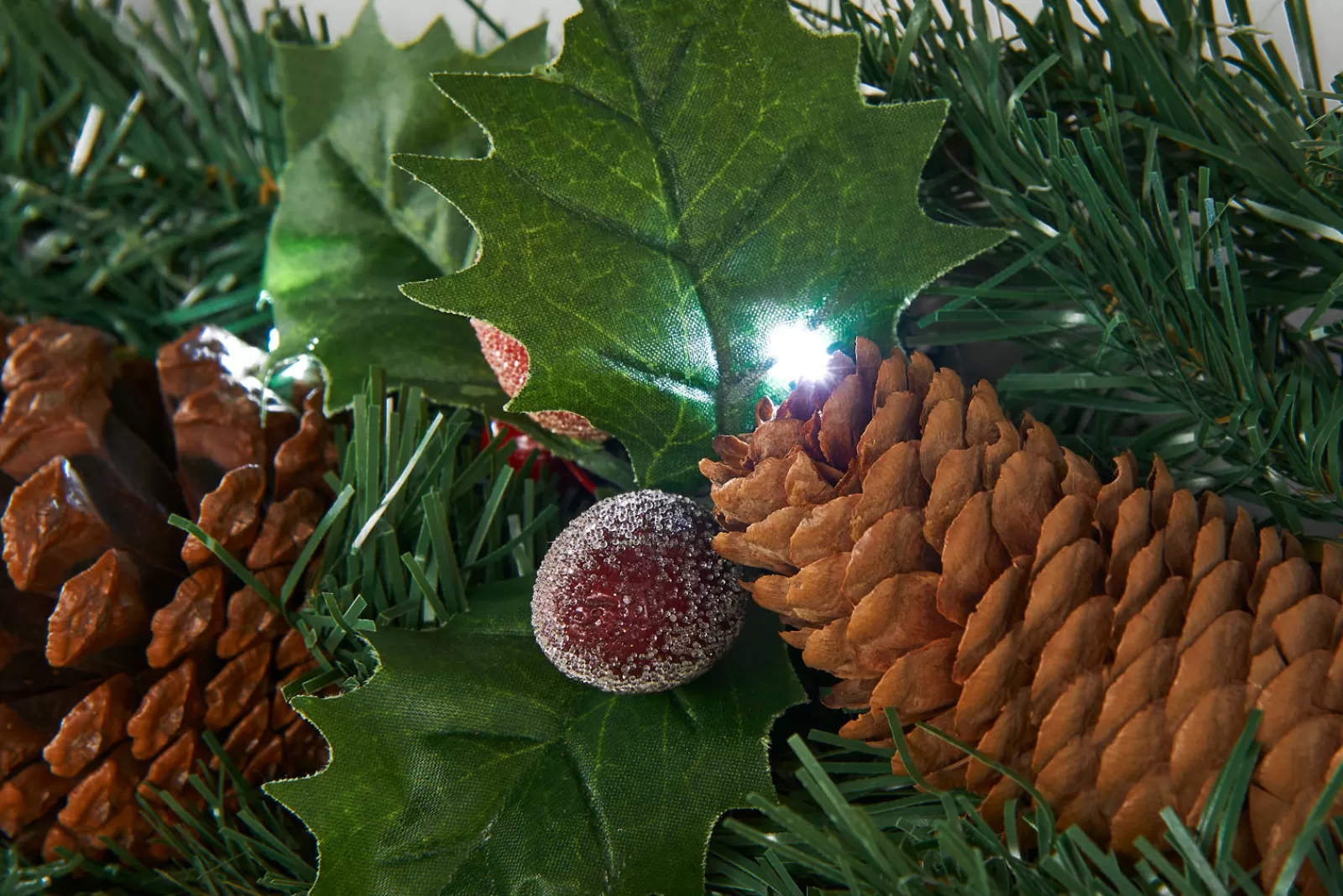 WeRChristmas Decorated Garlands | Pre Lit Garlands^Pre-Lit Natural Decorated Garland, Pinecones & Berries, 9 Ft