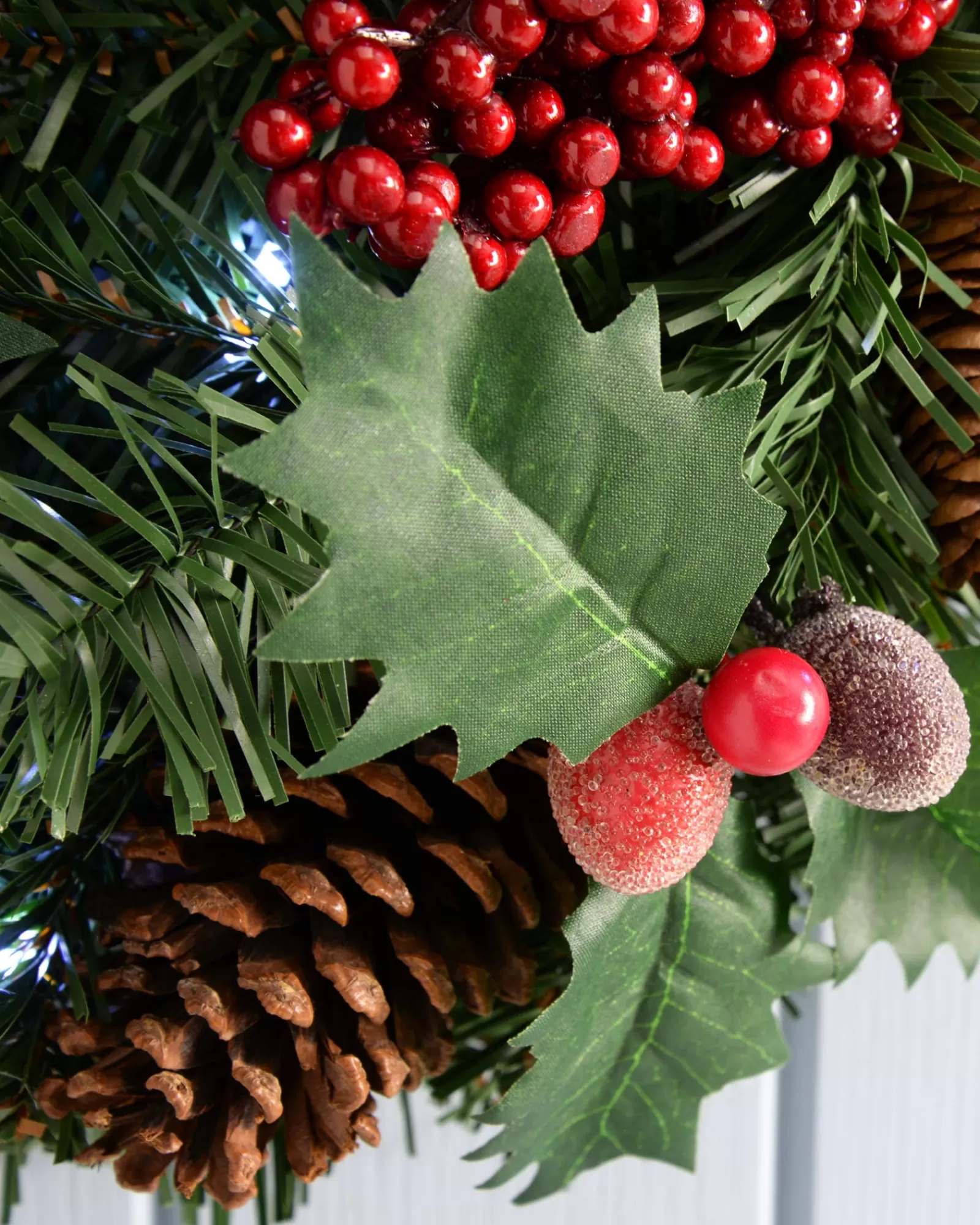 WeRChristmas Decorated Wreaths | Pre Lit Wreaths^Pre-Lit Natural Decorated Wreath, Pinecones & Berries, 60 Cm