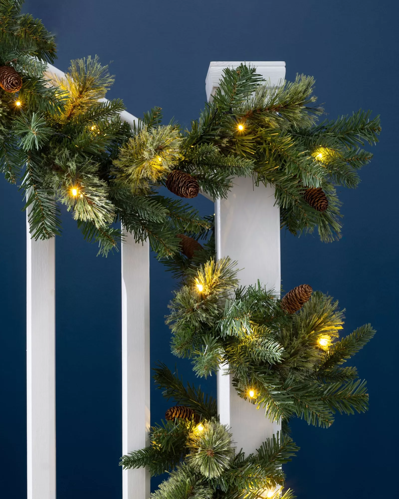 WeRChristmas Pre Lit Garlands^Pre-Lit Natural Pine Garland, 9 Ft