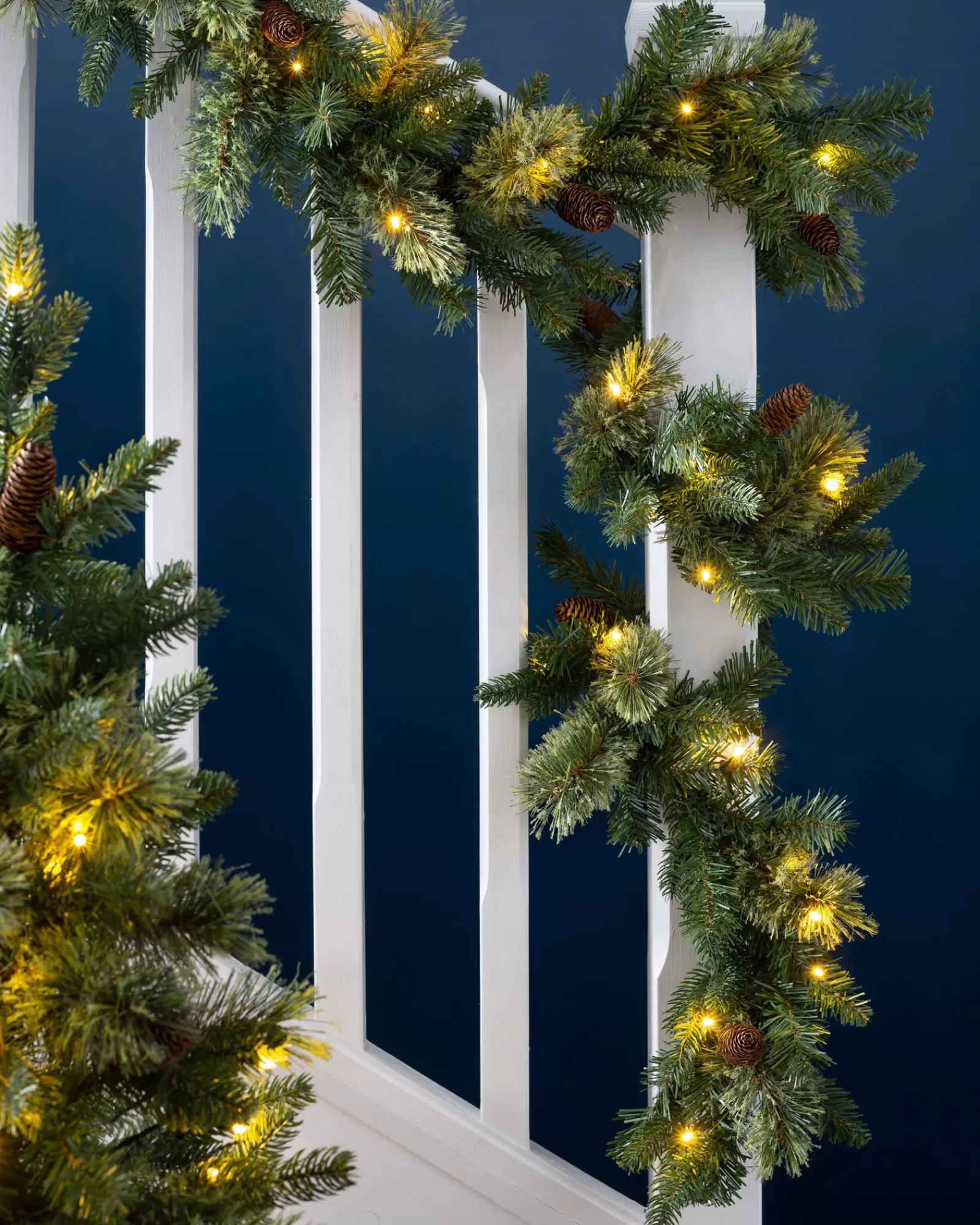 WeRChristmas Pre Lit Garlands^Pre-Lit Natural Pine Garland, 9 Ft