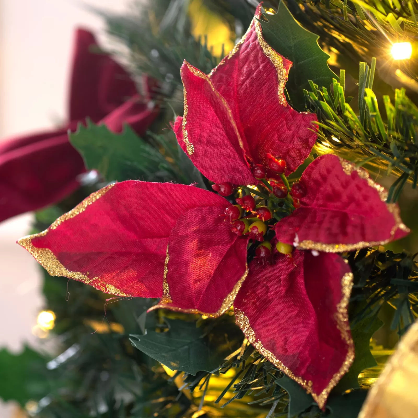 WeRChristmas Budget Christmas Trees | Pre Lit Christmas Trees^Pre-Lit Pop-Up Decorated Christmas Tree, Red/Gold, 6 Ft