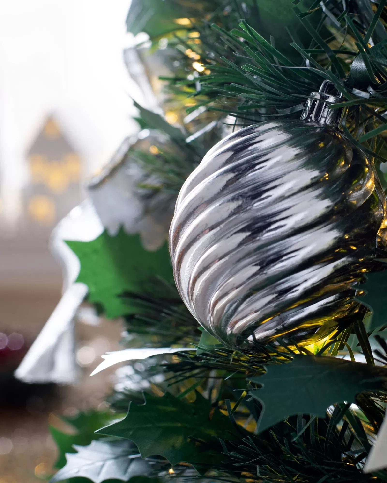 WeRChristmas Budget Christmas Trees | Pre Lit Christmas Trees^Pre-Lit Pop-Up Decorated Christmas Tree, White, 6 Ft