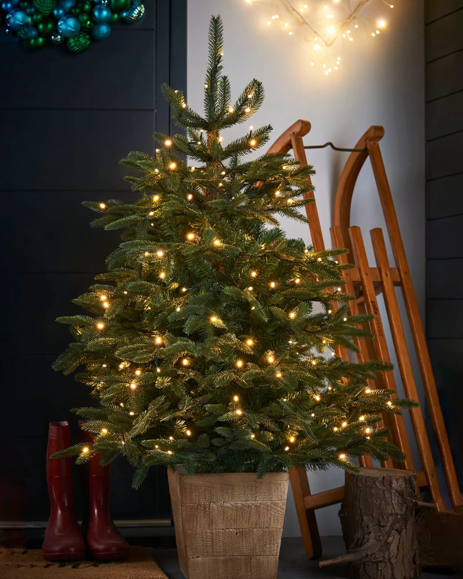 WeRChristmas Budget Christmas Trees | Potted Christmas Trees^Pre-Lit Potted Alaskan Fir Christmas Tree, 4 Ft