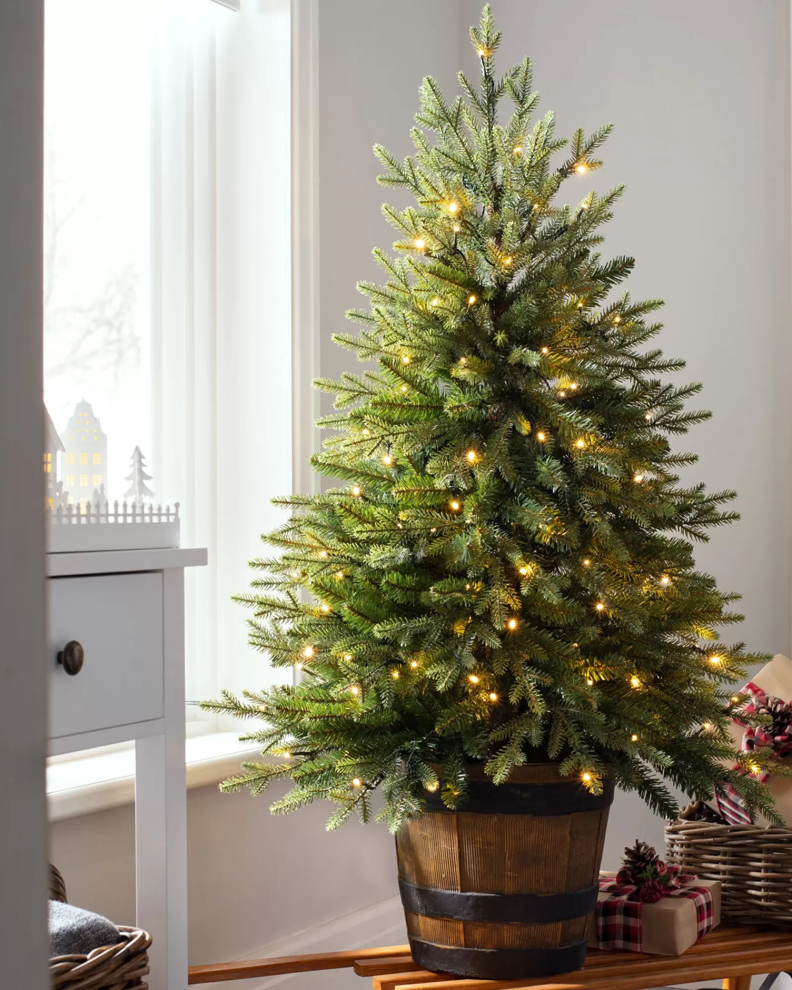 WeRChristmas Budget Christmas Trees | Potted Christmas Trees^Pre-Lit Potted Pine Christmas Tree, 4 Ft