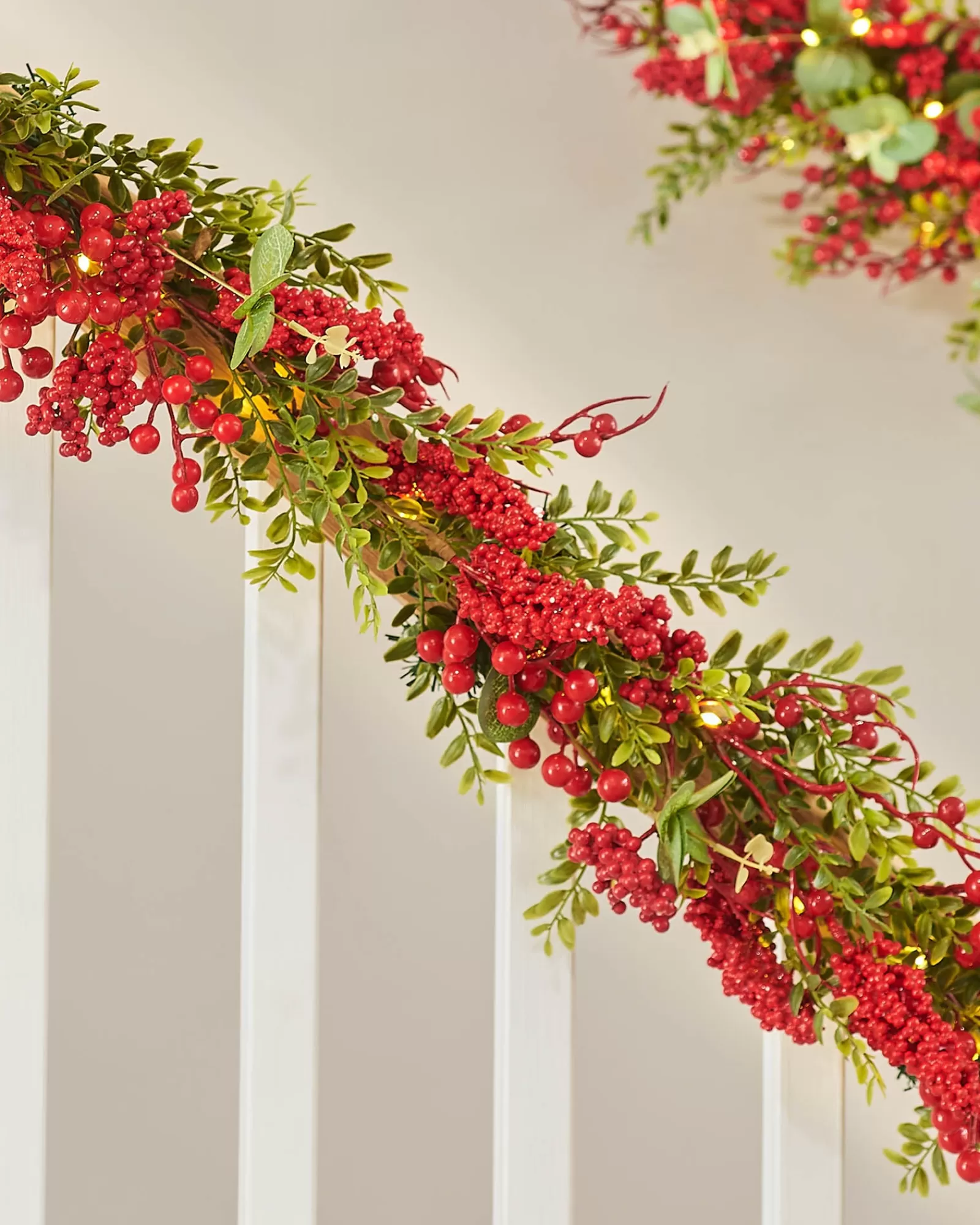 WeRChristmas Decorated Garlands | Pre Lit Garlands^Pre-Lit Red Berry Garland, 9 Ft