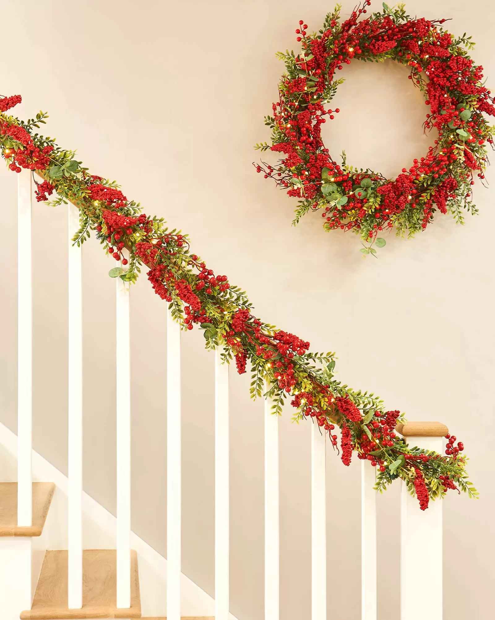 WeRChristmas Decorated Garlands | Pre Lit Garlands^Pre-Lit Red Berry Garland, 9 Ft