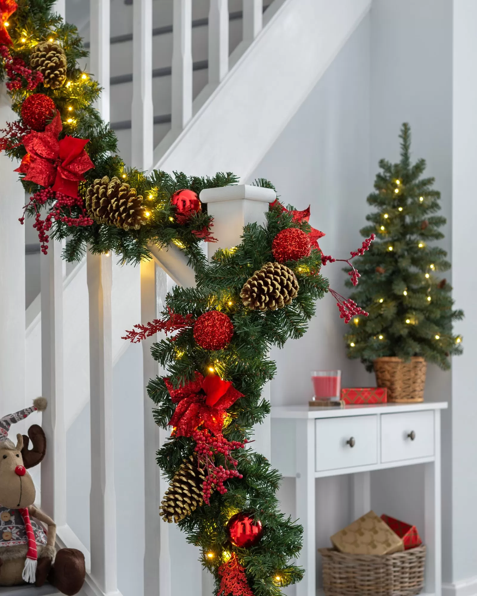 WeRChristmas Decorated Garlands | Pre Lit Garlands^Pre-Lit Red Decorated Extra Thick Garland, 9 Ft