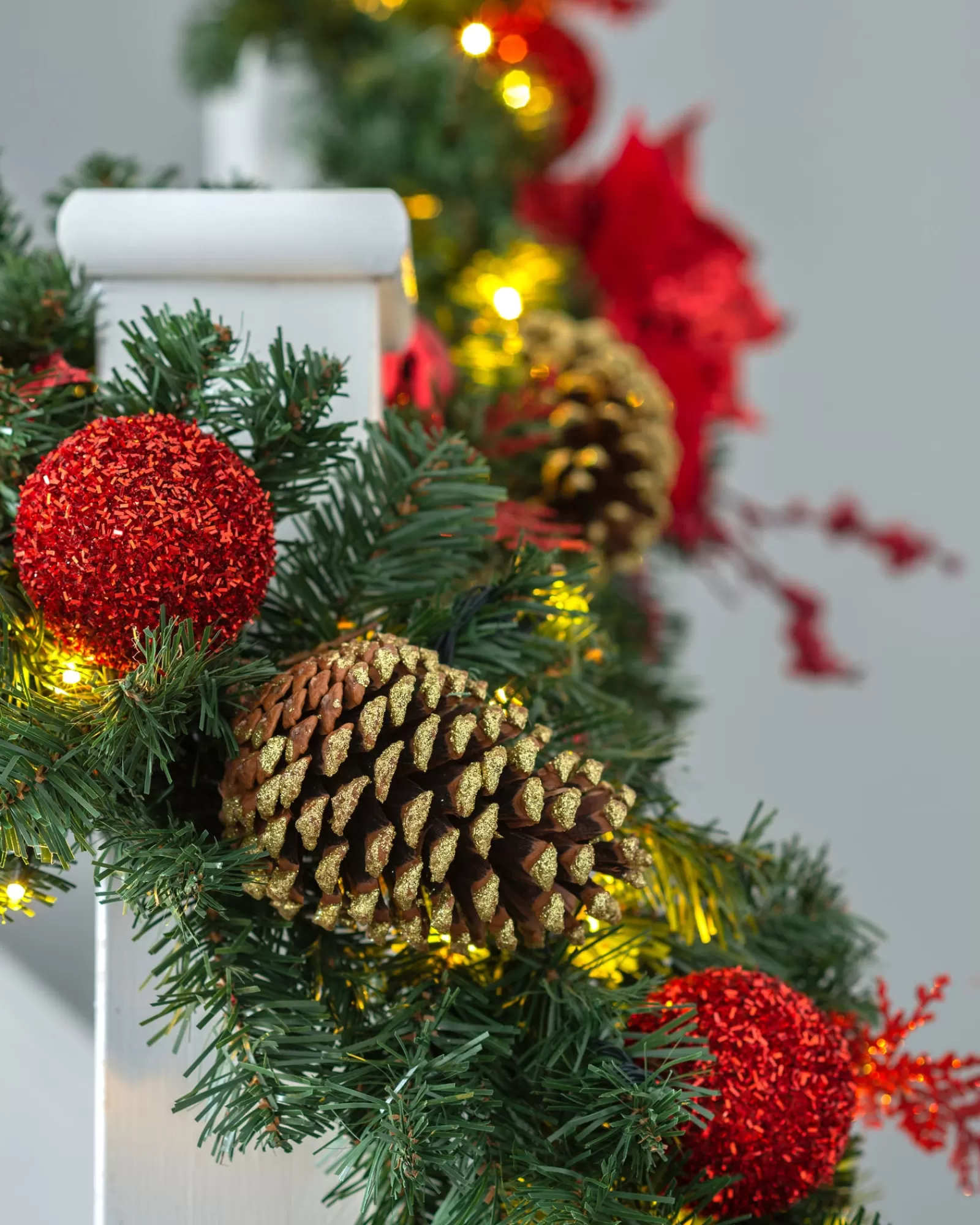 WeRChristmas Decorated Garlands | Pre Lit Garlands^Pre-Lit Red Decorated Extra Thick Garland, 9 Ft
