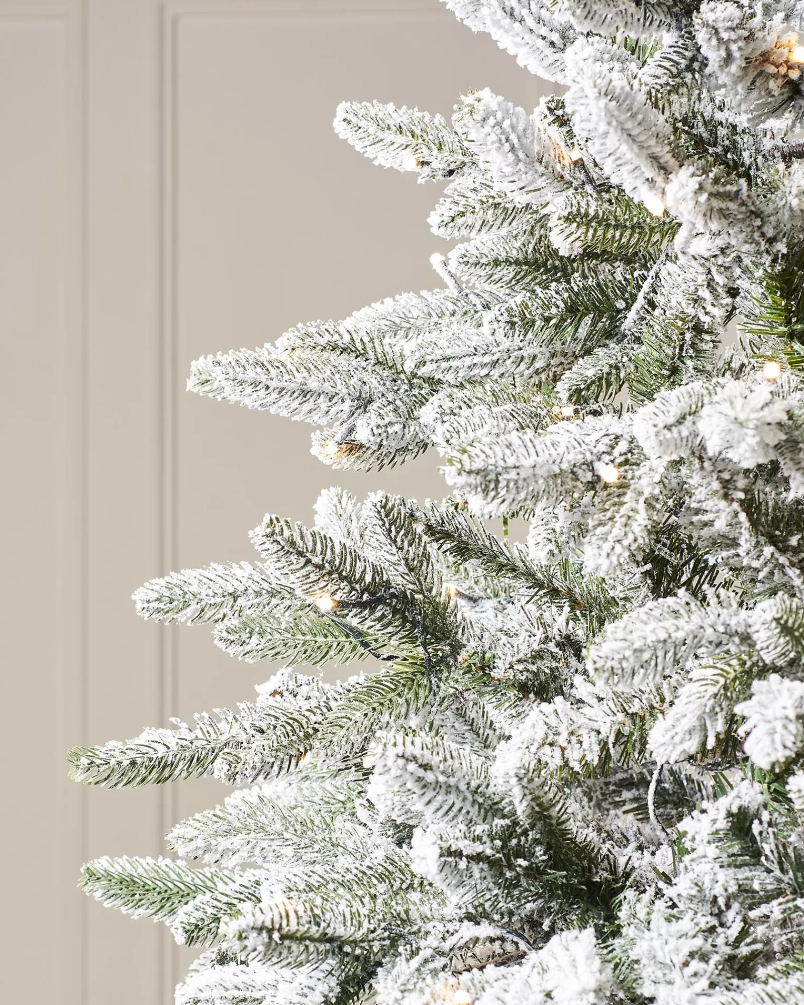 WeRChristmas Snow Flocked Christmas Trees | Pre Lit Christmas Trees^Pre-Lit Snow Flocked Christmas Tree, 6.5 Ft