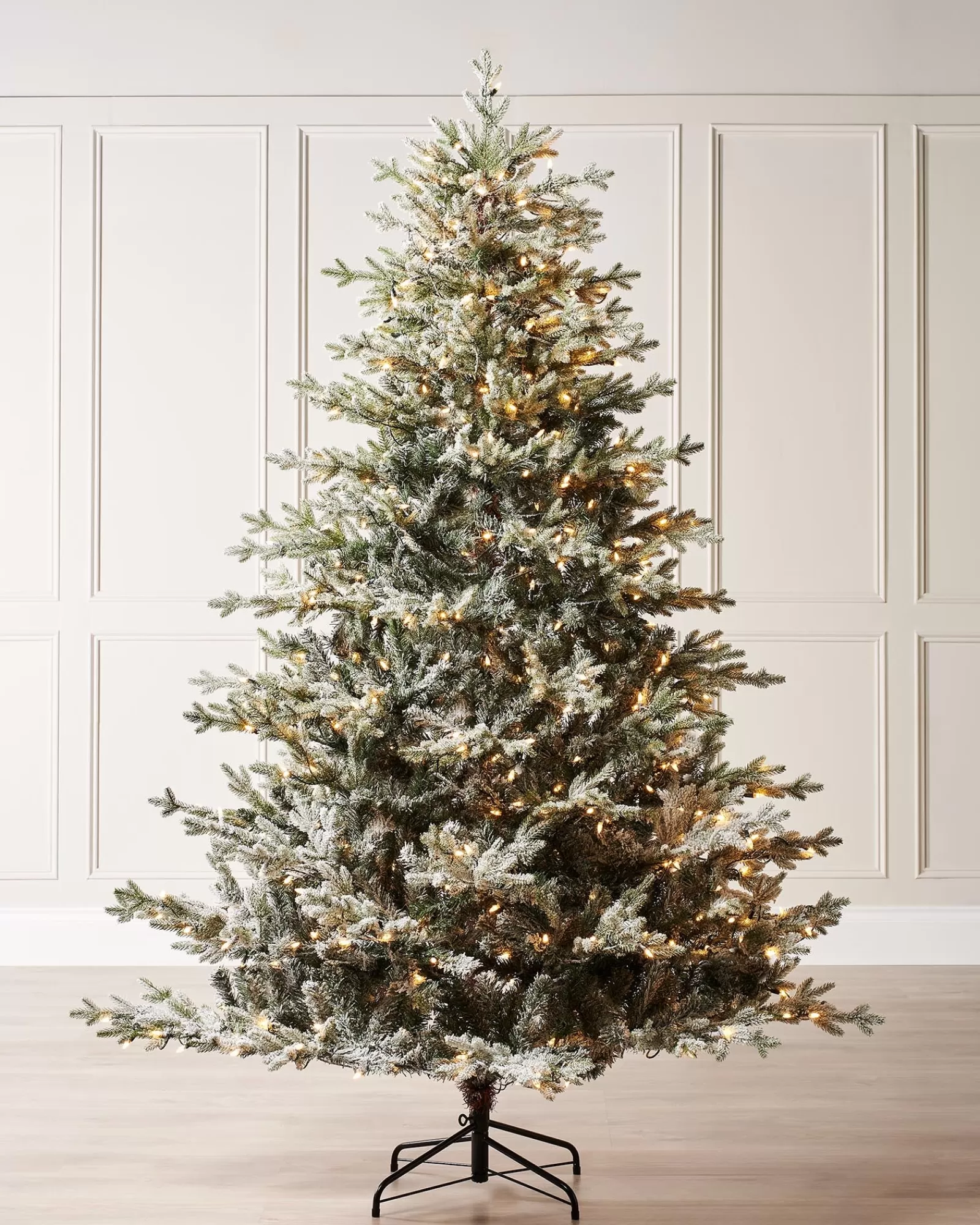 WeRChristmas Premium Christmas Trees | Snow Flocked Christmas Trees^Pre-Lit Snow Flocked Fraser Fir Christmas Tree, 6 Ft