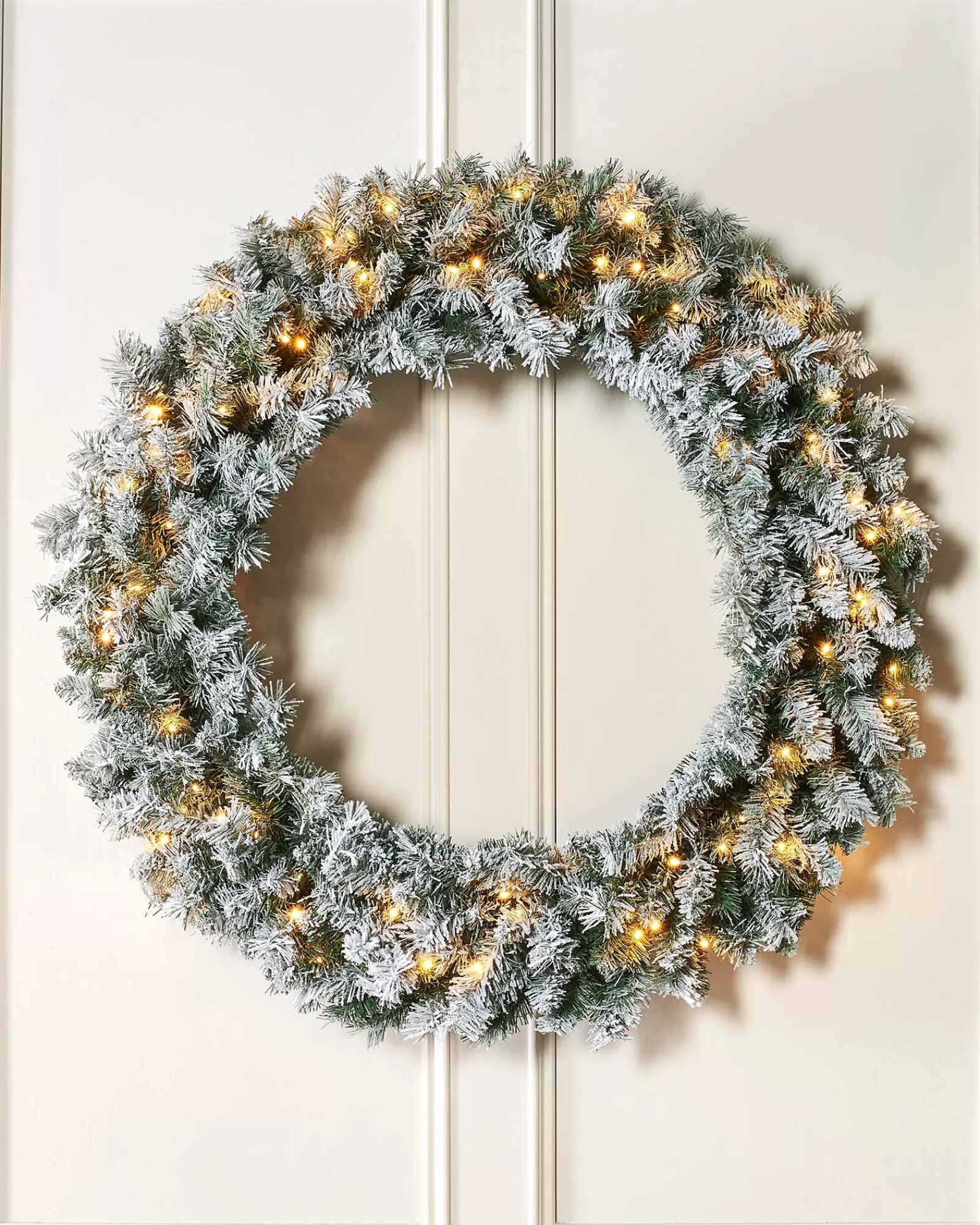 WeRChristmas Extra Large Wreaths | Plain Wreaths^Pre-Lit Snow Flocked Majestic Wreath, 1 M