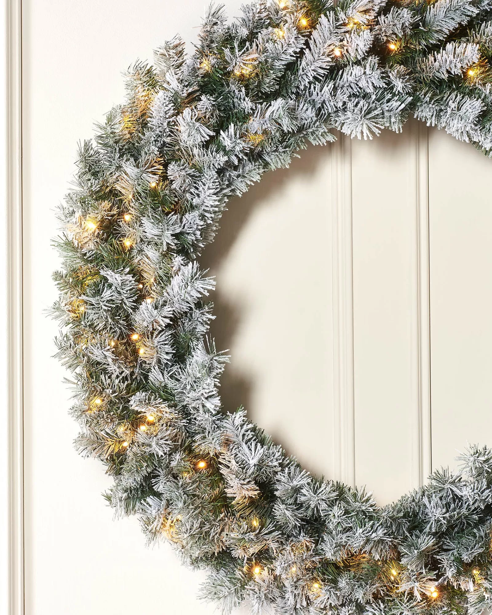 WeRChristmas Extra Large Wreaths | Plain Wreaths^Pre-Lit Snow Flocked Majestic Wreath, 1 M