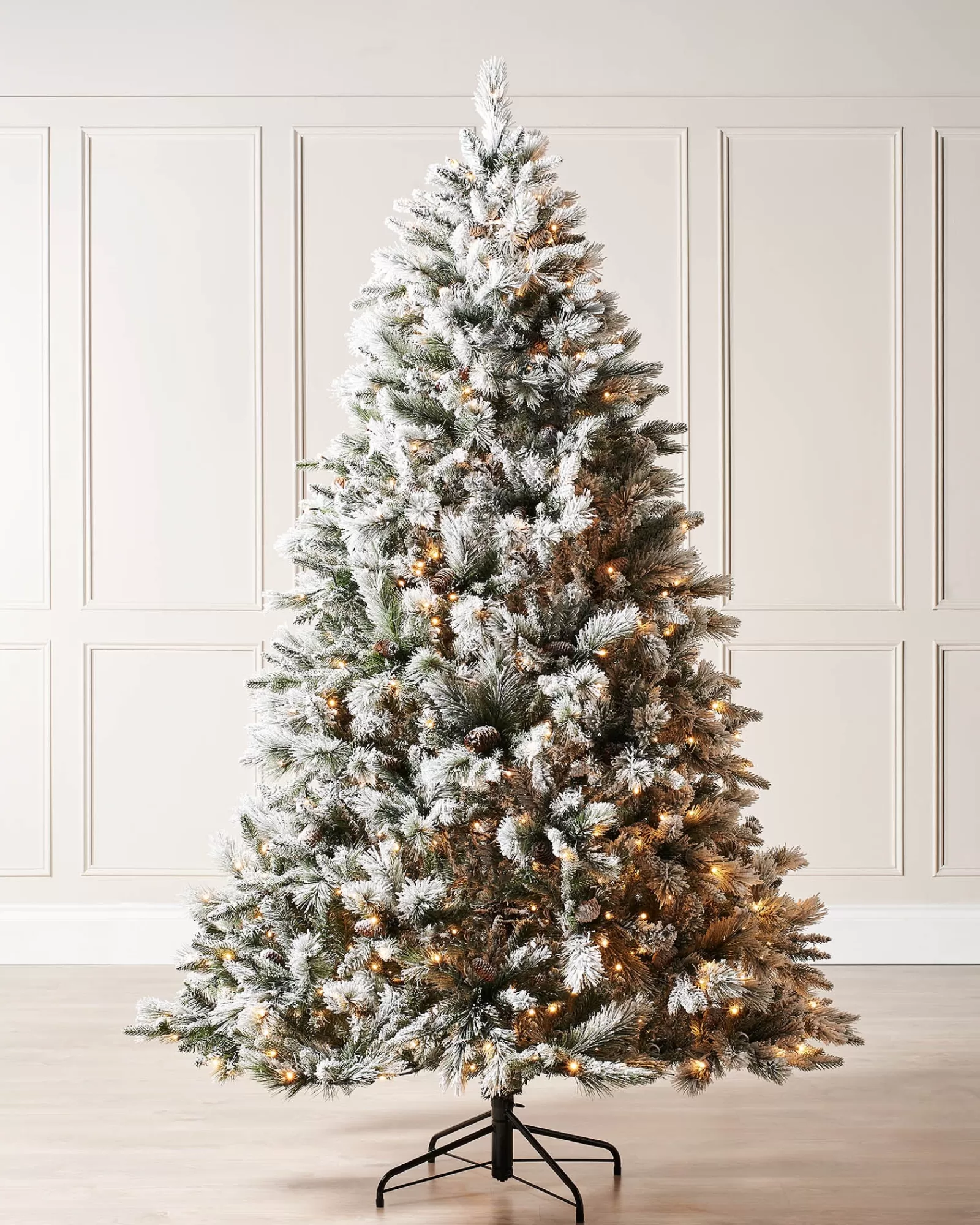 WeRChristmas Budget Christmas Trees | Snow Flocked Christmas Trees^Pre-Lit Snow Flocked Mixed Pine Christmas Tree, 5 Ft