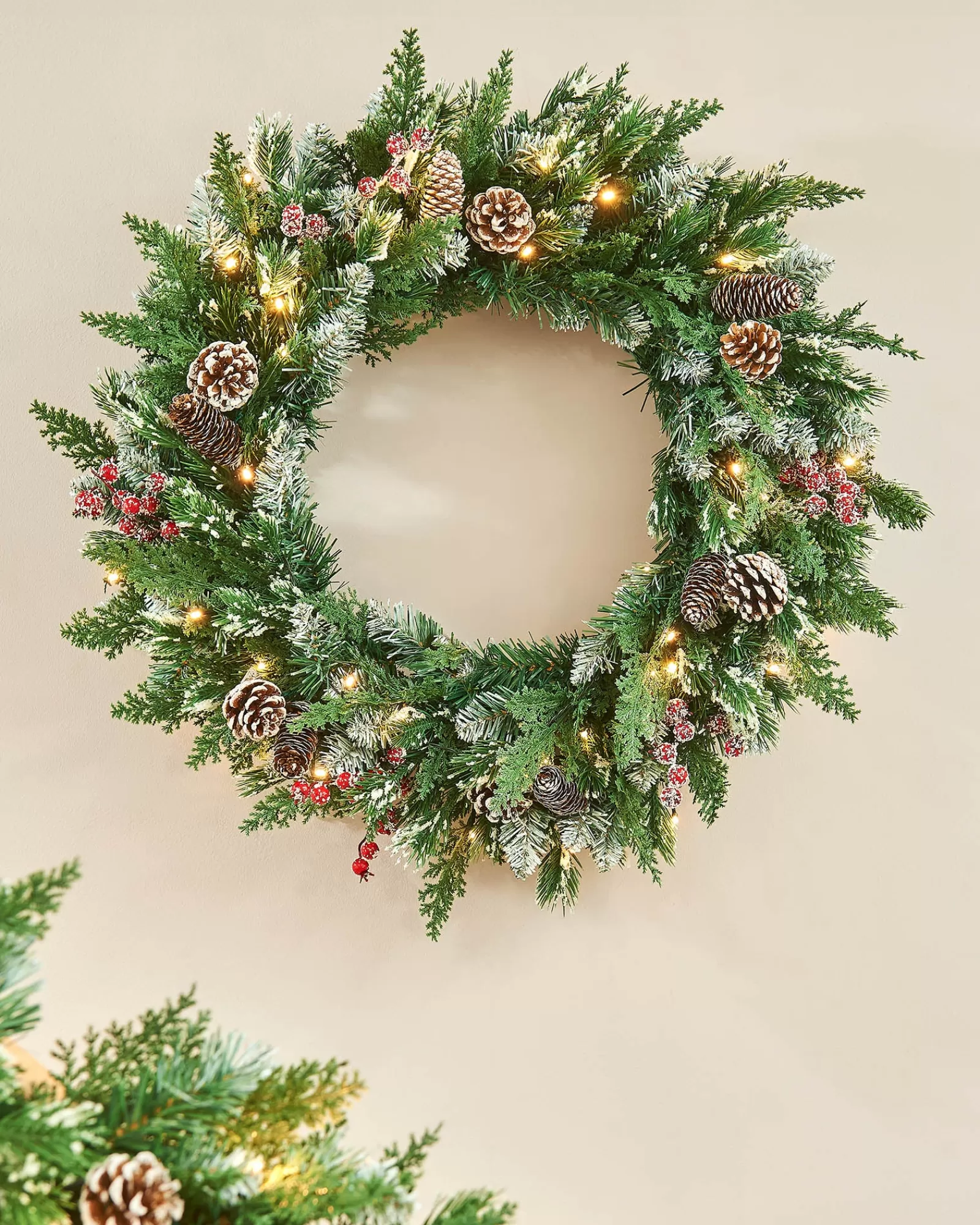 WeRChristmas Decorated Wreaths | Pre Lit Wreaths^Pre-Lit Snow Flocked Mixed Tip Wreath, 60 Cm