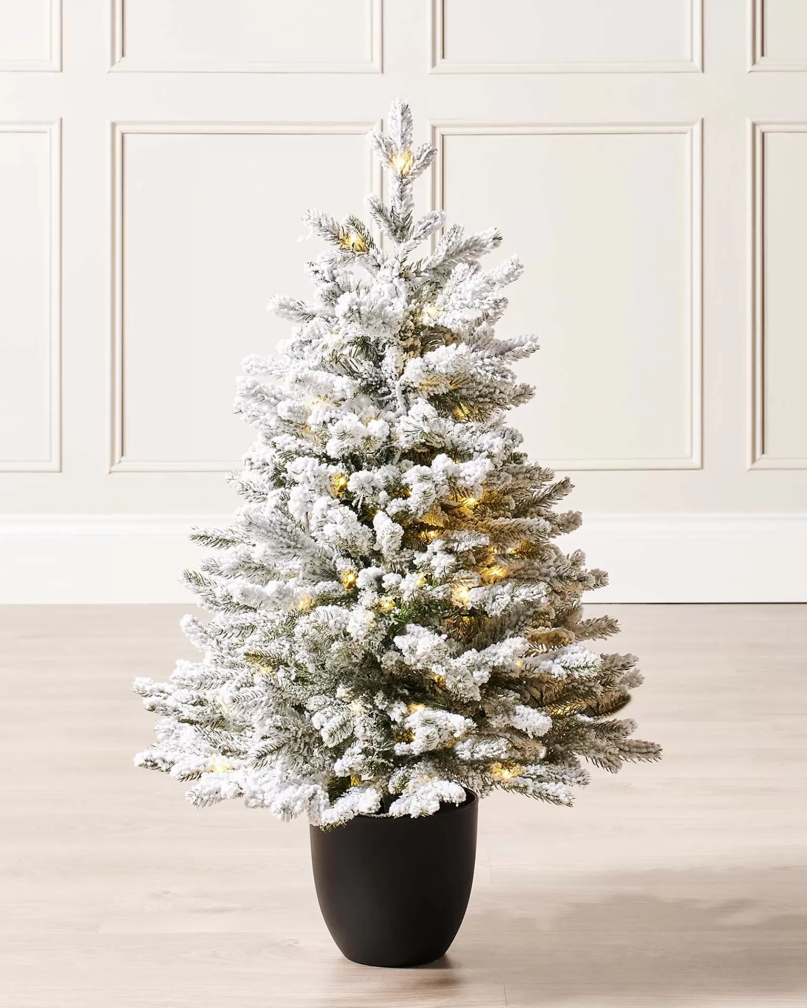 WeRChristmas Budget Christmas Trees | Potted Christmas Trees^Pre-Lit Snow Flocked Potted Christmas Tree, 3 Ft