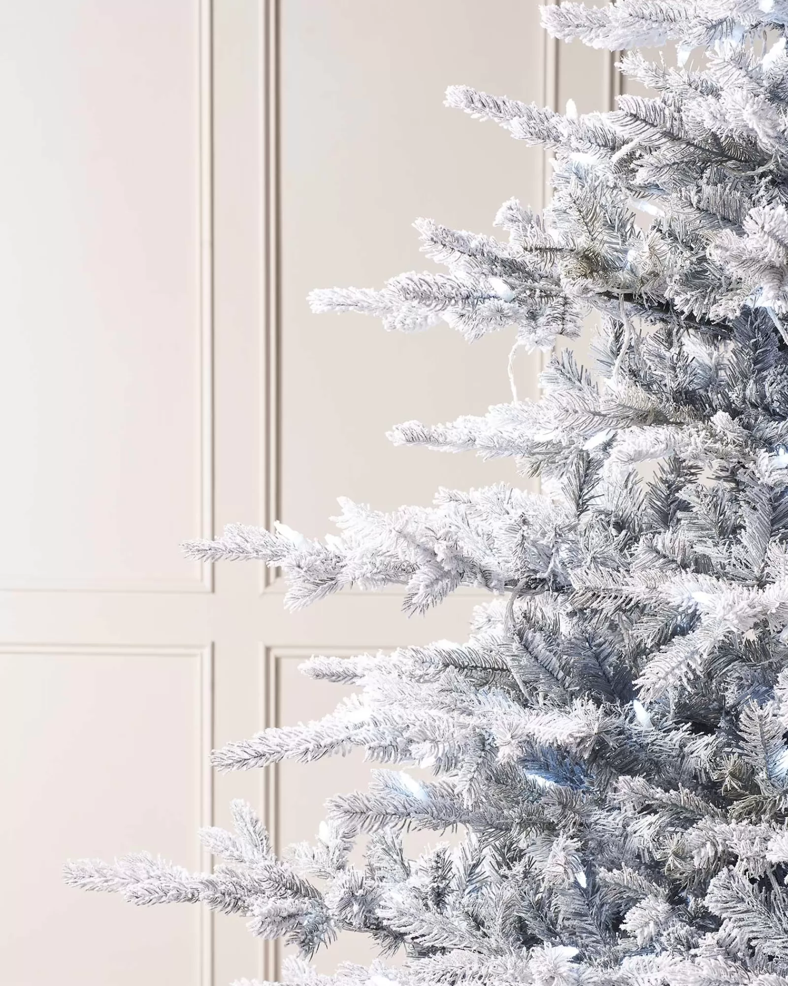 WeRChristmas Snow Flocked Christmas Trees | Pre Lit Christmas Trees^Pre-Lit Snow Flocked Spruce Christmas Tree, 6 Ft