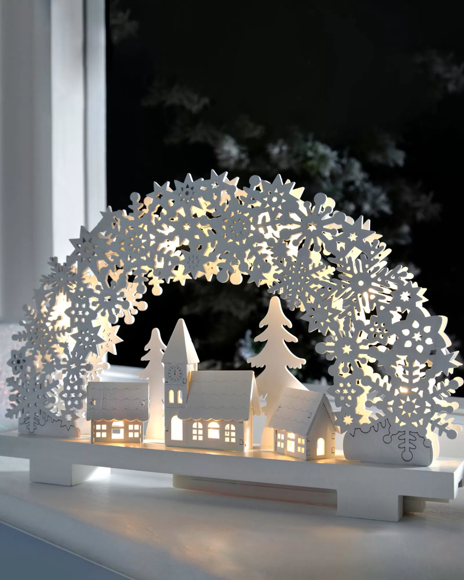 WeRChristmas Table Decorations^Pre-Lit Snowflake And Village Scene Arch, 32 Cm