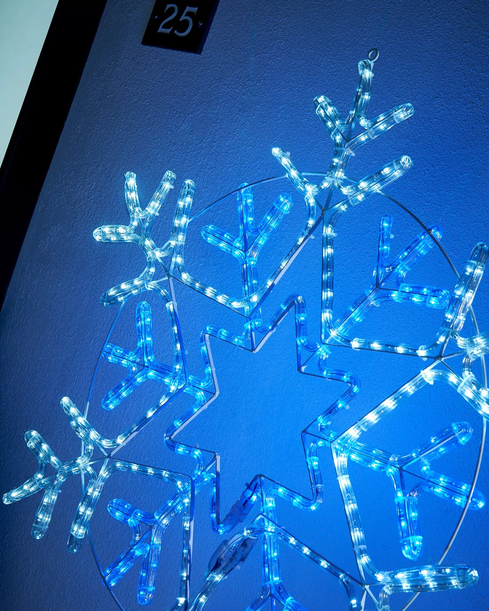 WeRChristmas Festive Star, Snowflake & Sign Lights^Pre-Lit Snowflake Rope Light Silhouette, 90 Cm