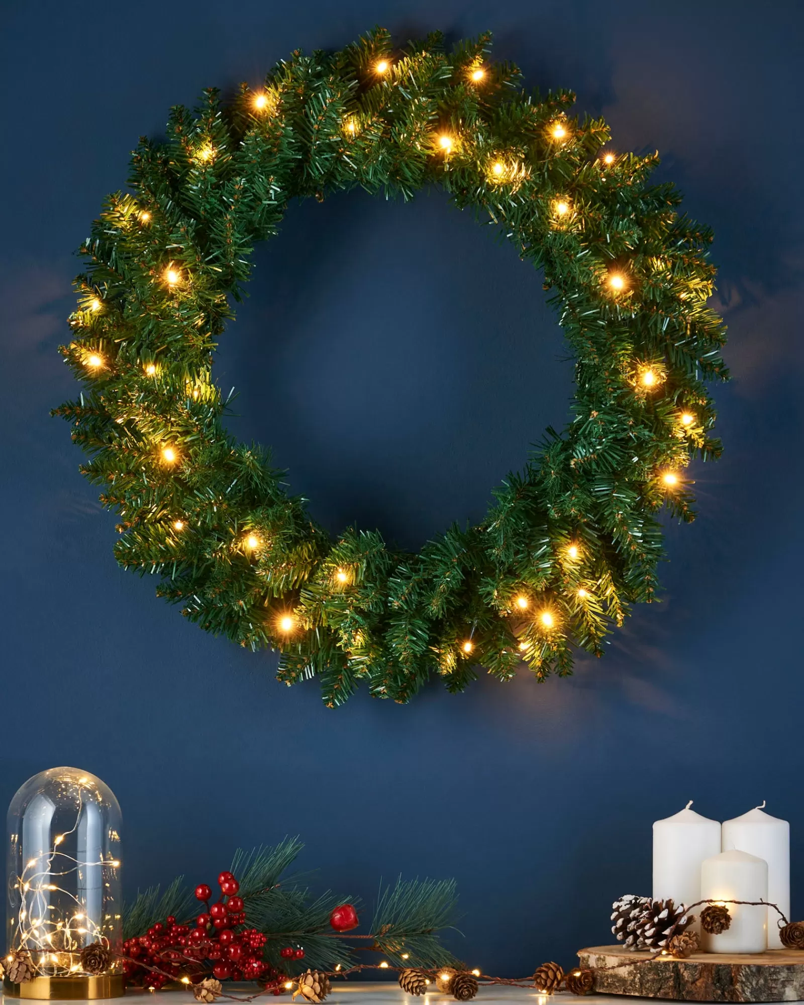 WeRChristmas Plain Wreaths | Pre Lit Wreaths^Pre-Lit Timberland Spruce Wreath, 60 Cm