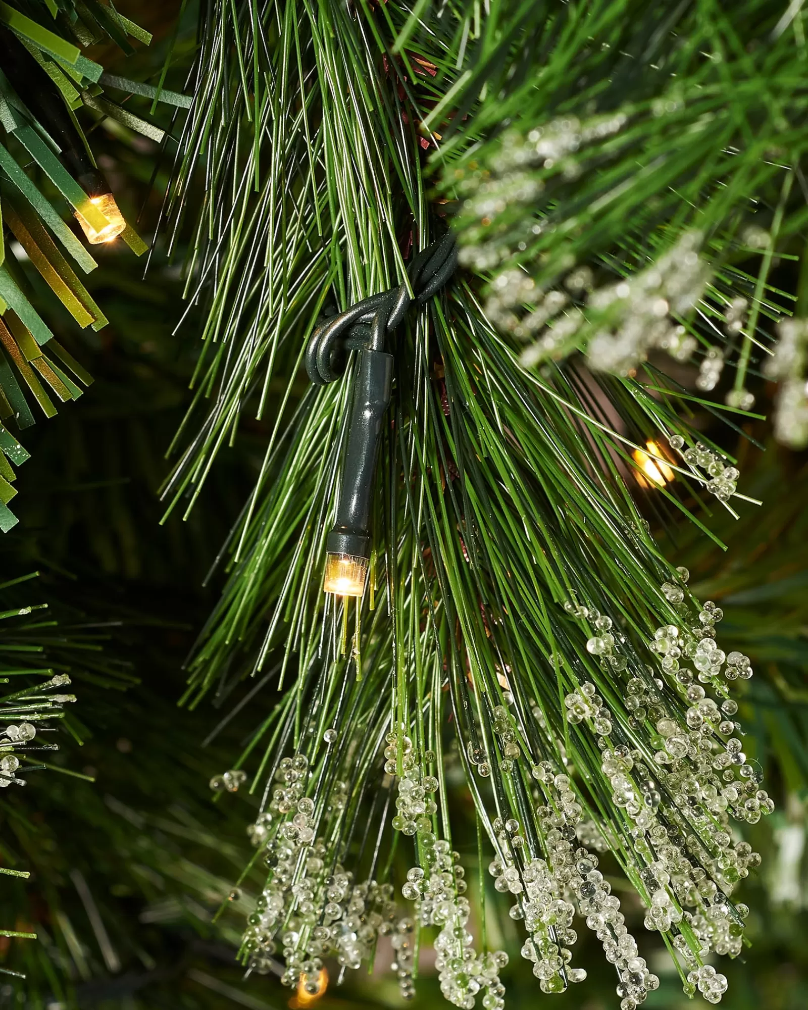 WeRChristmas Snow Flocked Christmas Trees | Pre Lit Christmas Trees^Pre-Lit Victorian Frosted Berries & Pinecones Christmas Tree, 5 Ft