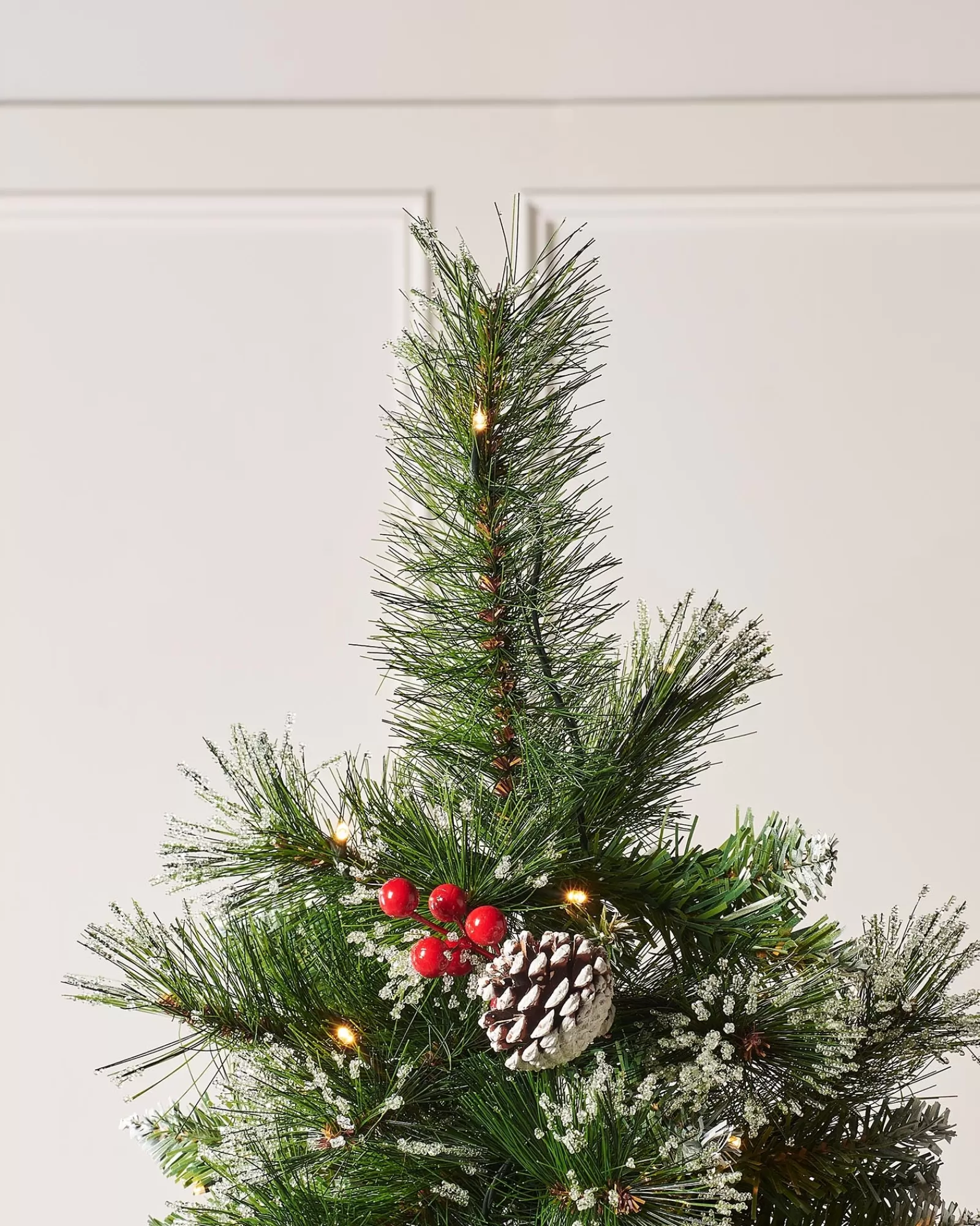 WeRChristmas Snow Flocked Christmas Trees | Pre Lit Christmas Trees^Pre-Lit Victorian Frosted Berries & Pinecones Christmas Tree, 5 Ft