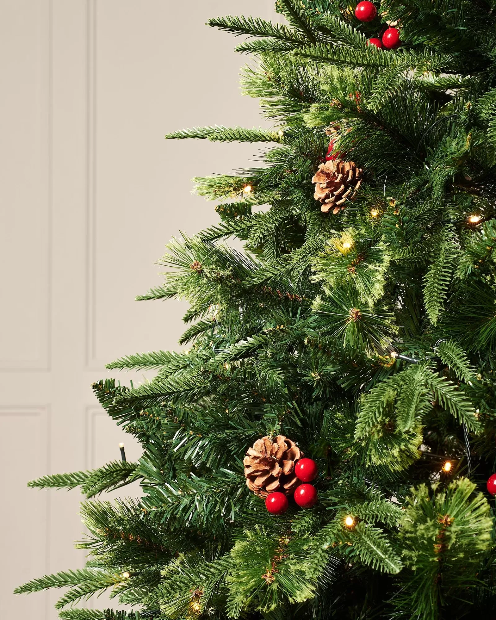 WeRChristmas Pre Lit Christmas Trees^Pre-Lit Victorian Mixed Tip Berries & Pinecones Christmas Tree, 6 Ft