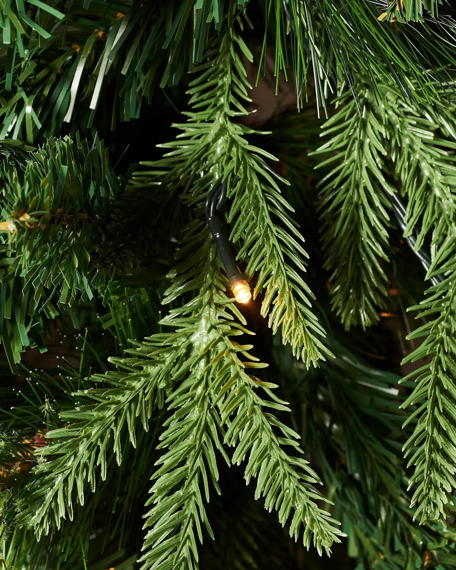 WeRChristmas Pre Lit Christmas Trees^Pre-Lit Victorian Mixed Tip Berries & Pinecones Christmas Tree, 6 Ft