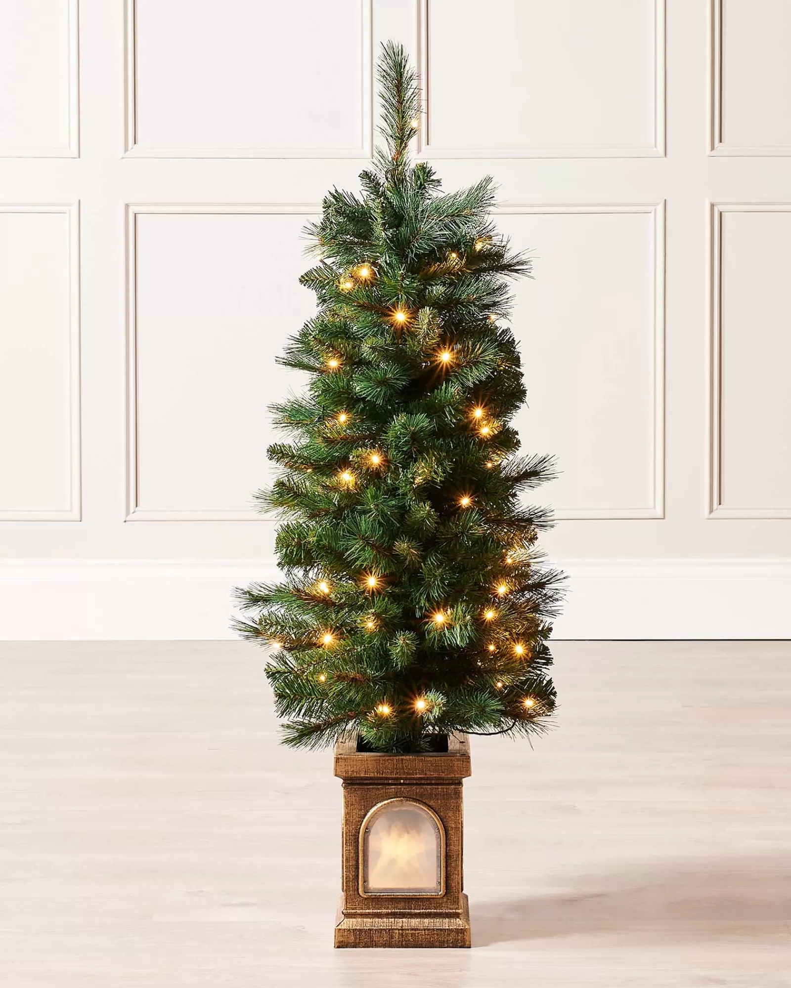 WeRChristmas Budget Christmas Trees | Potted Christmas Trees^Pre-Lit Victorian Pine Christmas Tree, 4 Ft