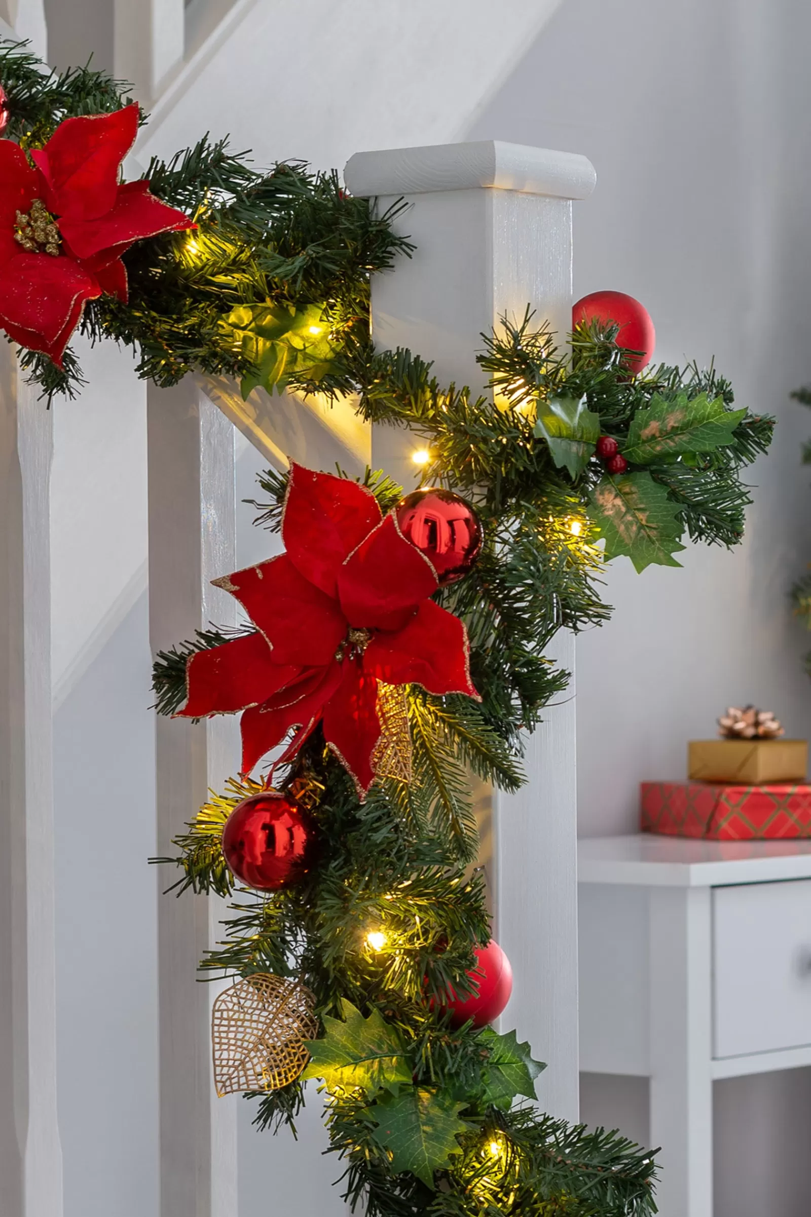 WeRChristmas Decorated Garlands | Pre Lit Garlands^Pre-Lit Warm White Decorated Garland, Red/Gold, 9 Ft