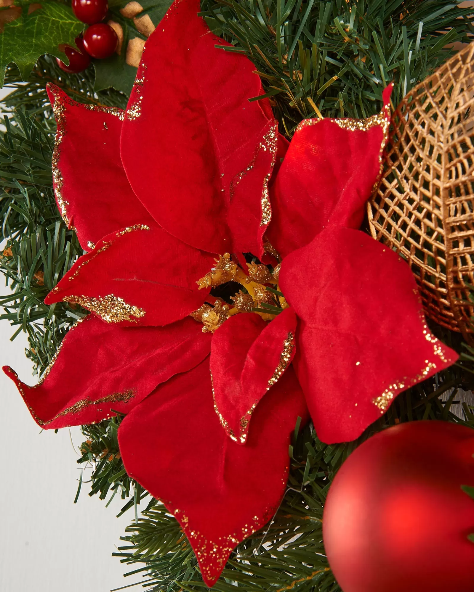 WeRChristmas Decorated Wreaths | Pre Lit Wreaths^Pre-Lit Warm White Decorated Wreath, Red/Gold, 60 Cm